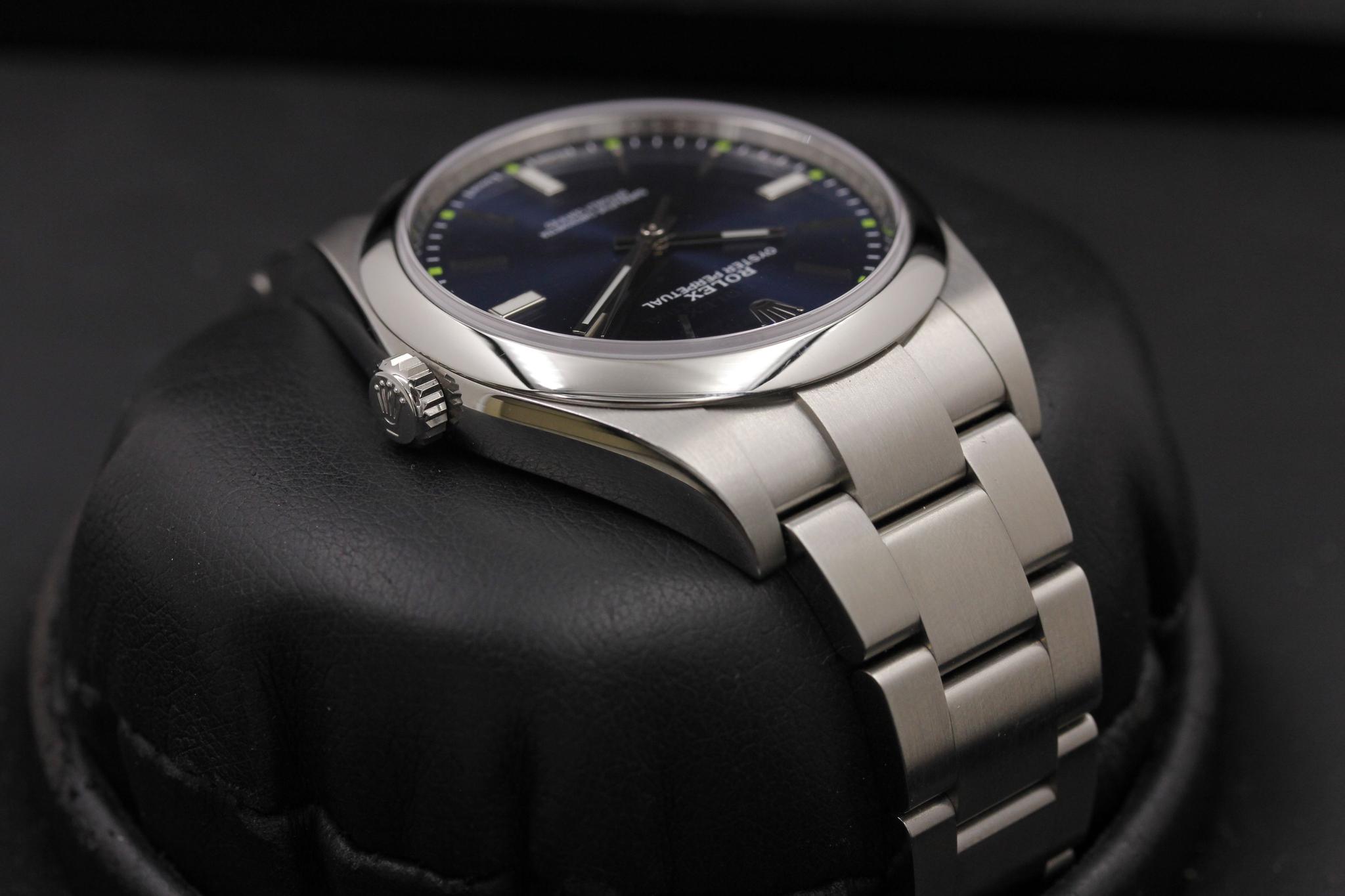 Watch Image 4