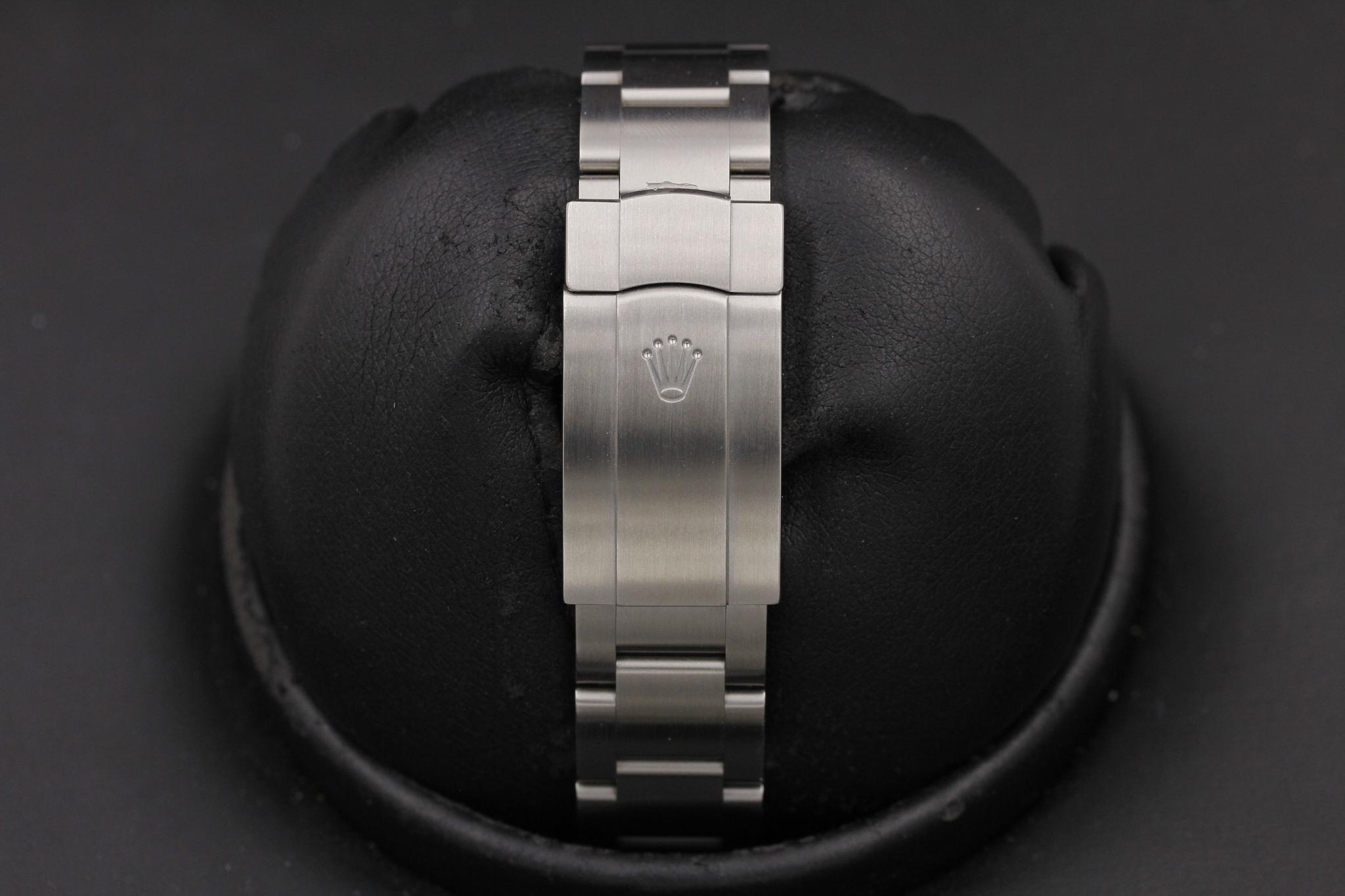 Watch Image 9