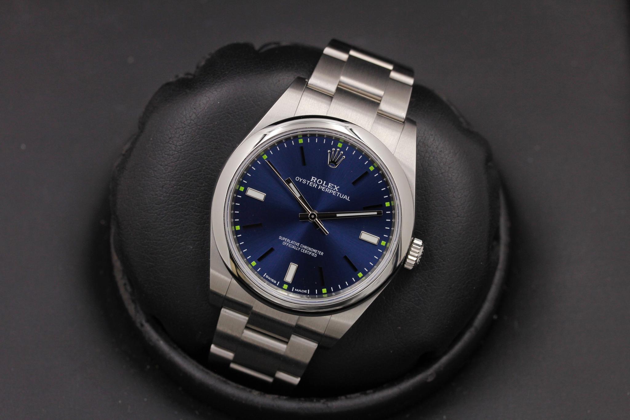 Watch Image 11