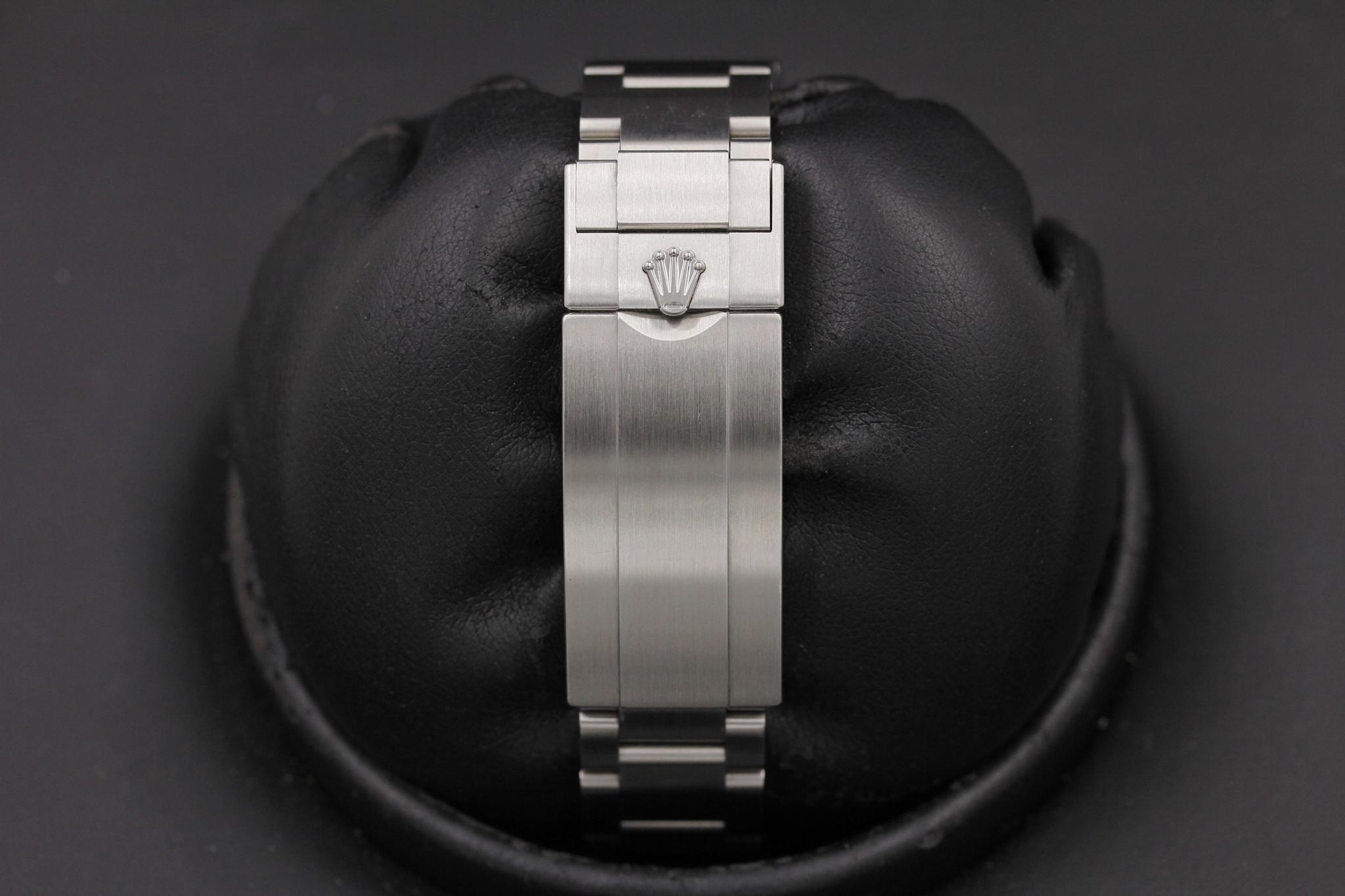Watch Image 8