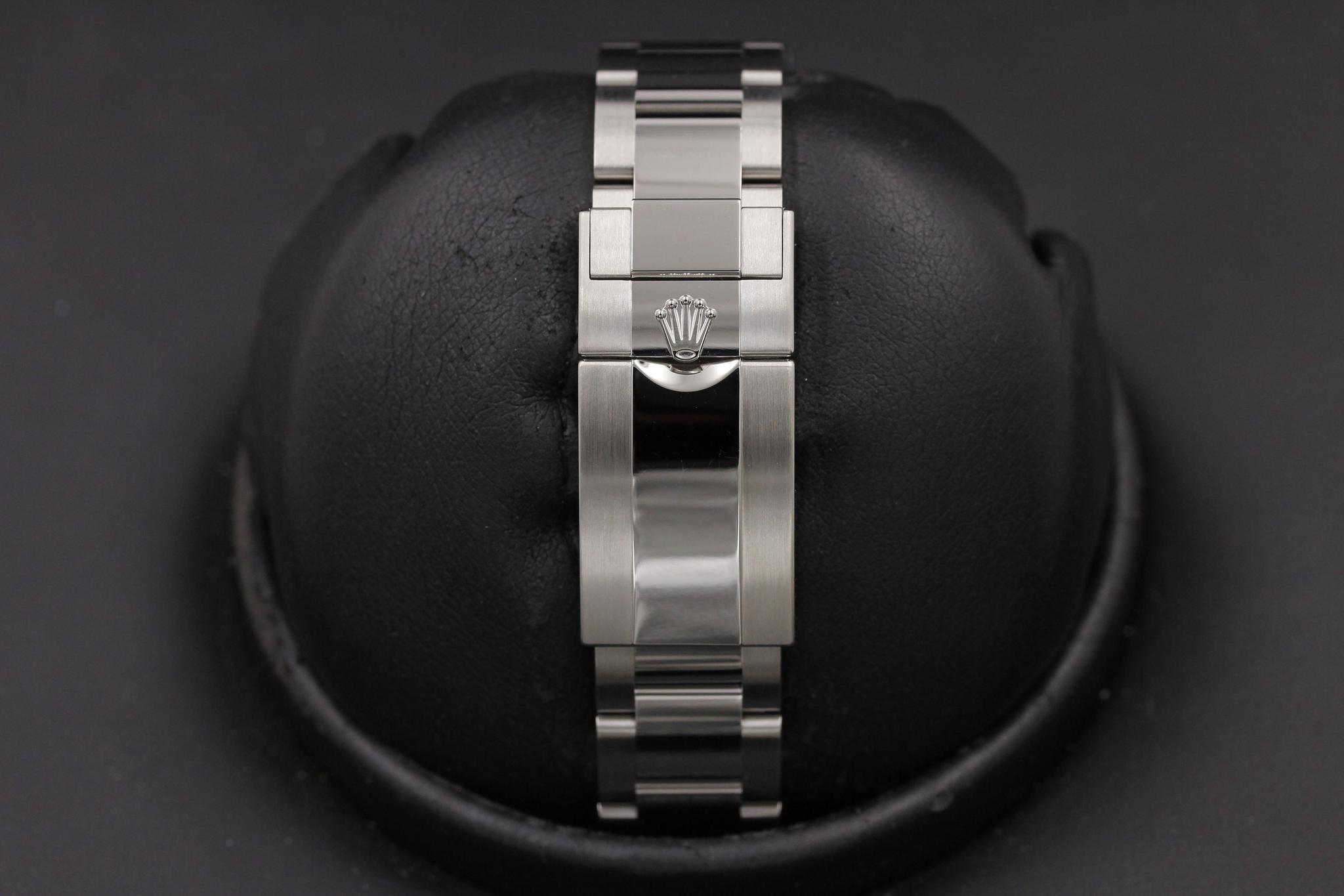 Watch Image 8