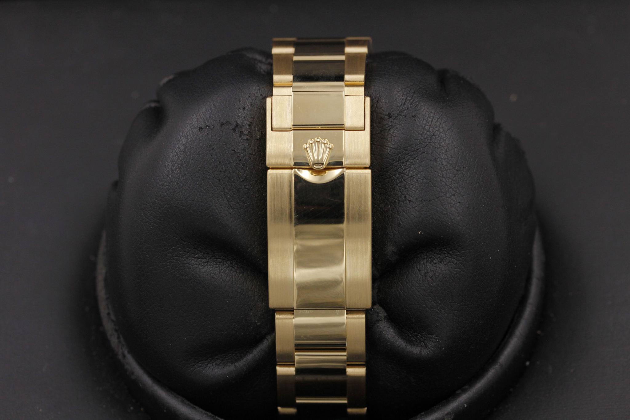 Watch Image 8