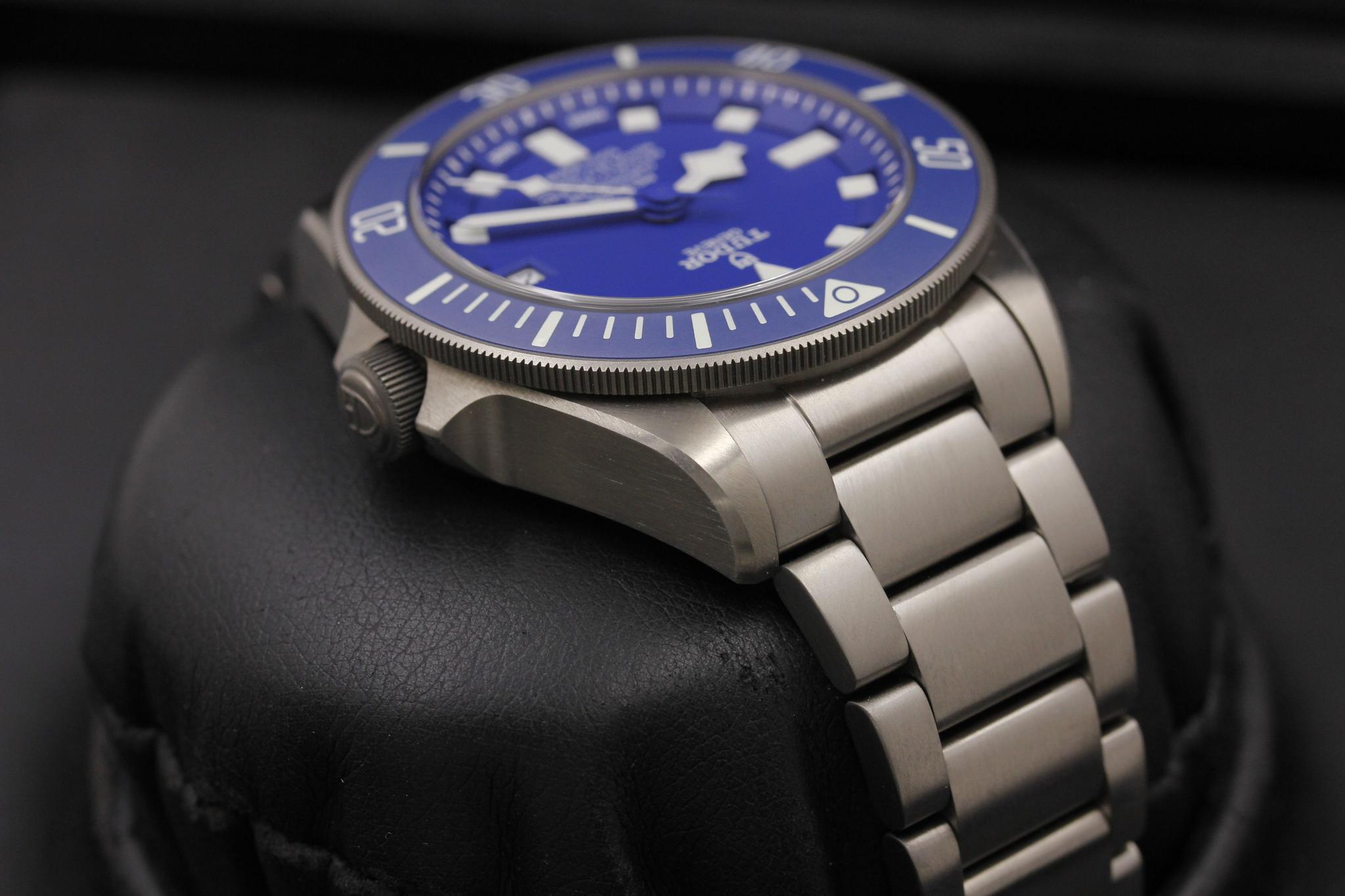 Watch Image 4