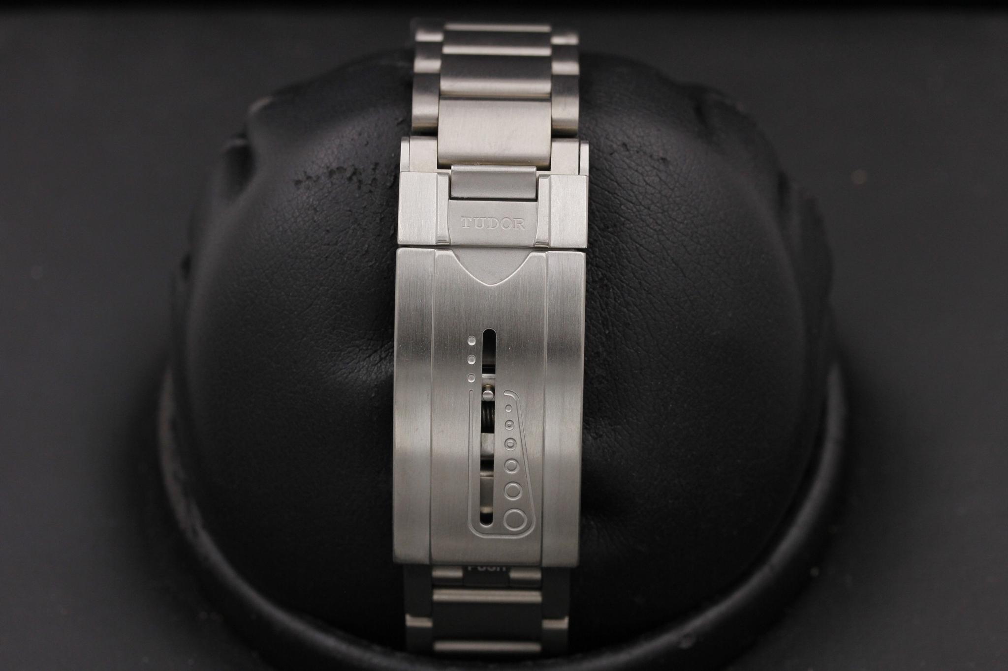 Watch Image 8