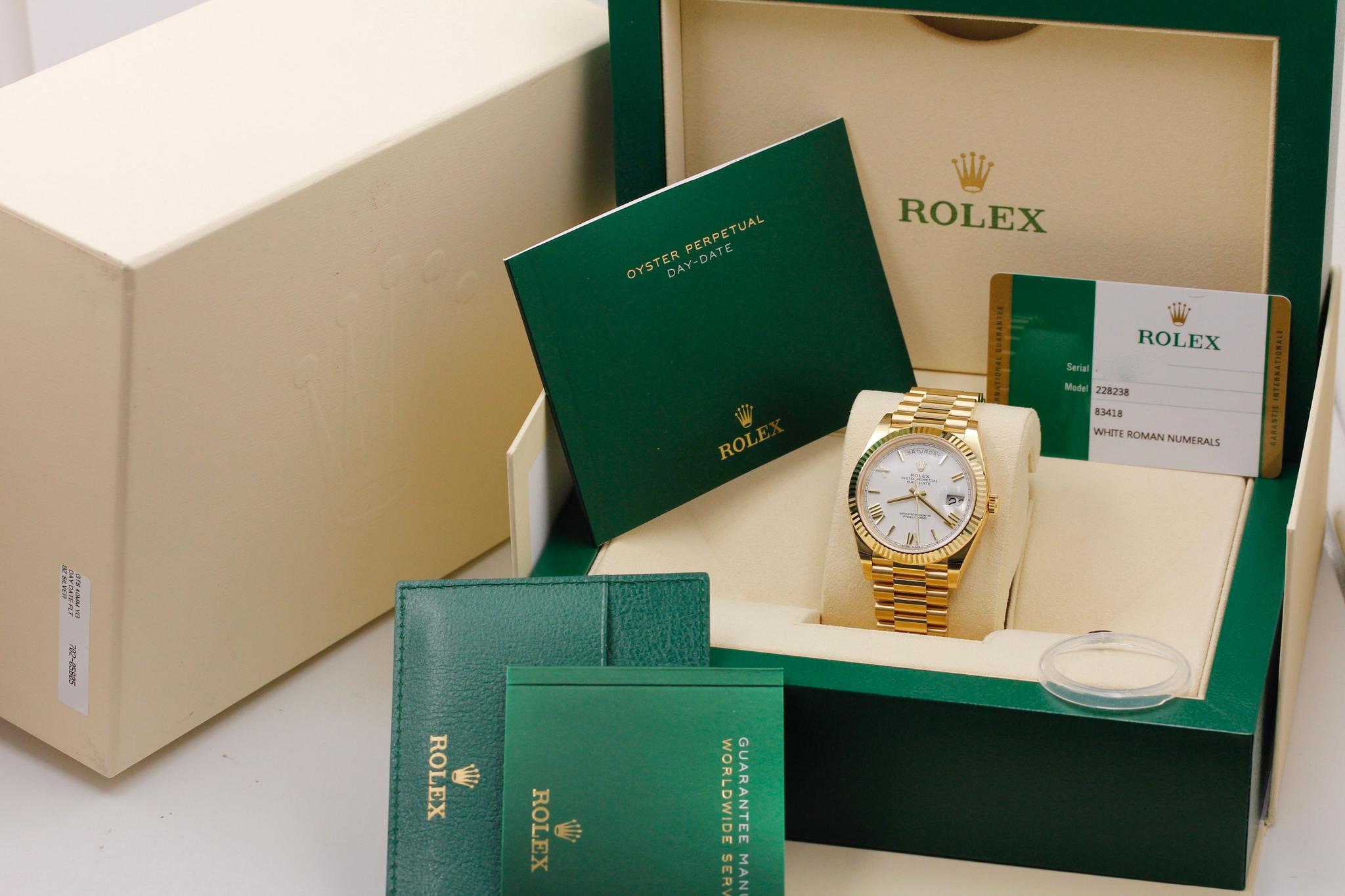 Watch Image 11
