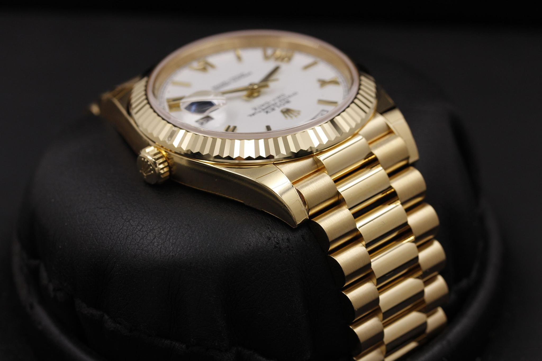 Watch Image 4