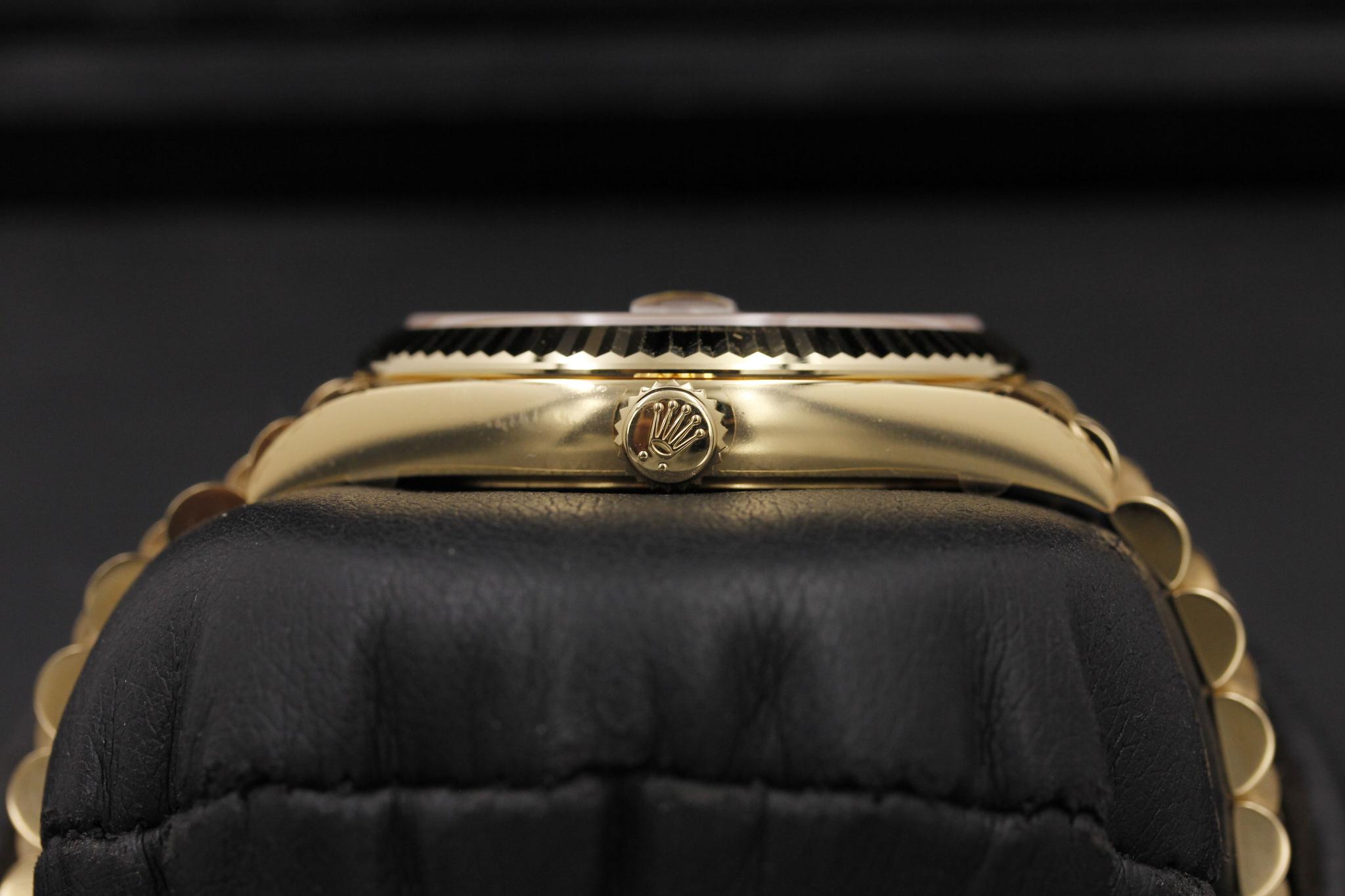Watch Image 3