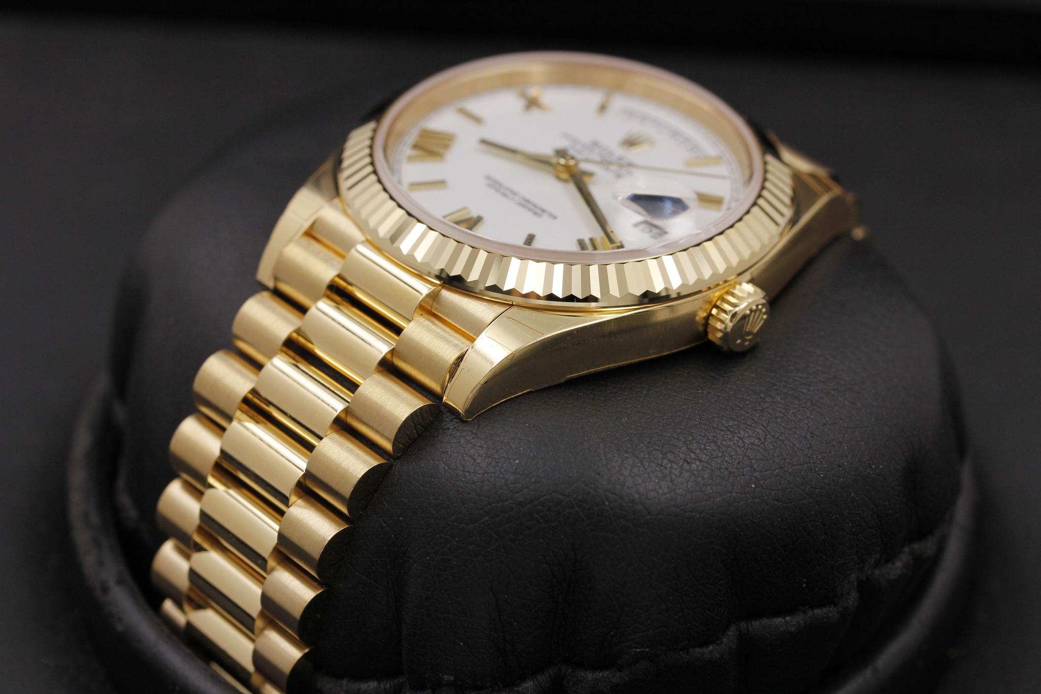 Watch Image 2