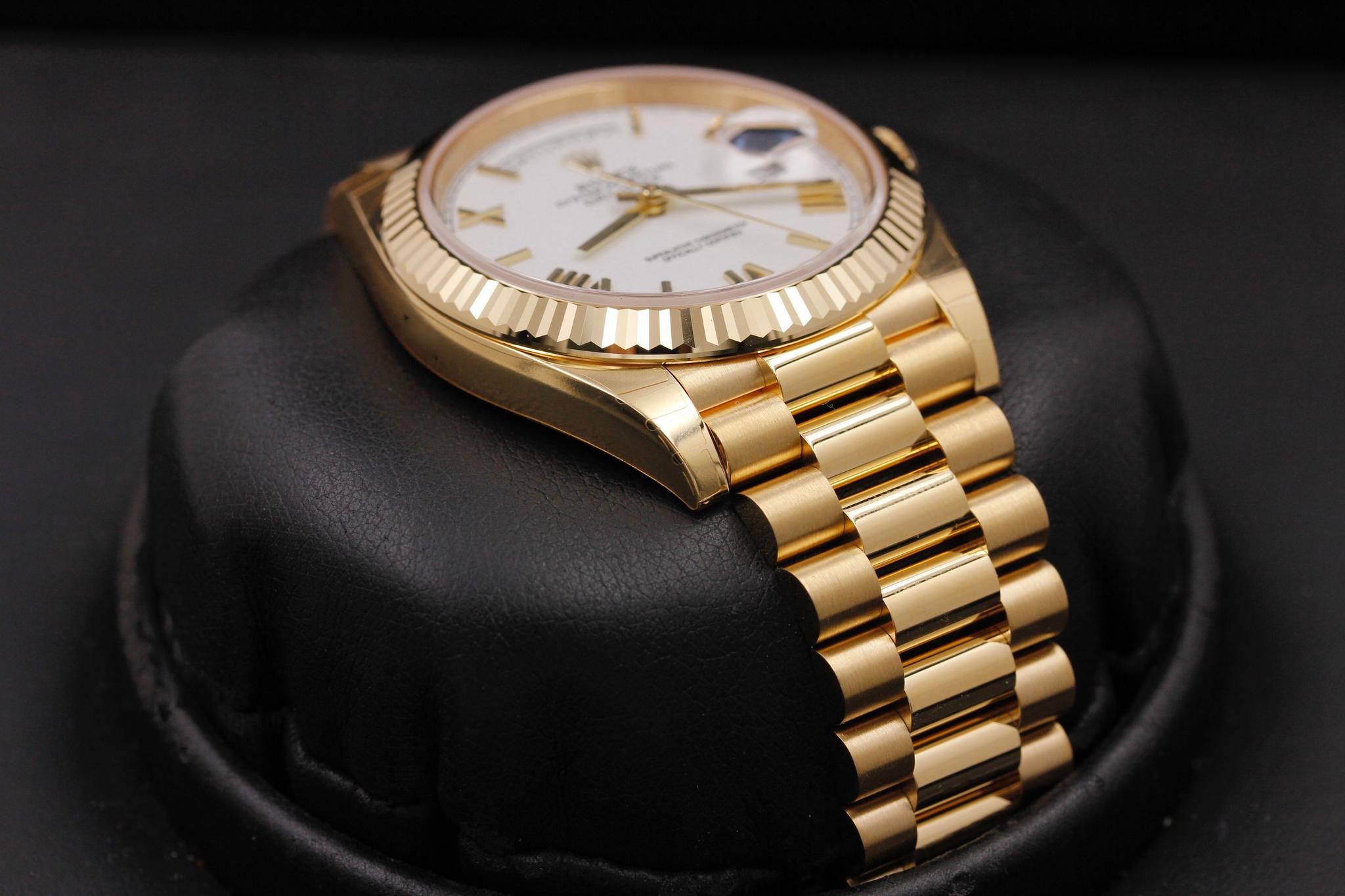 Watch Image 6