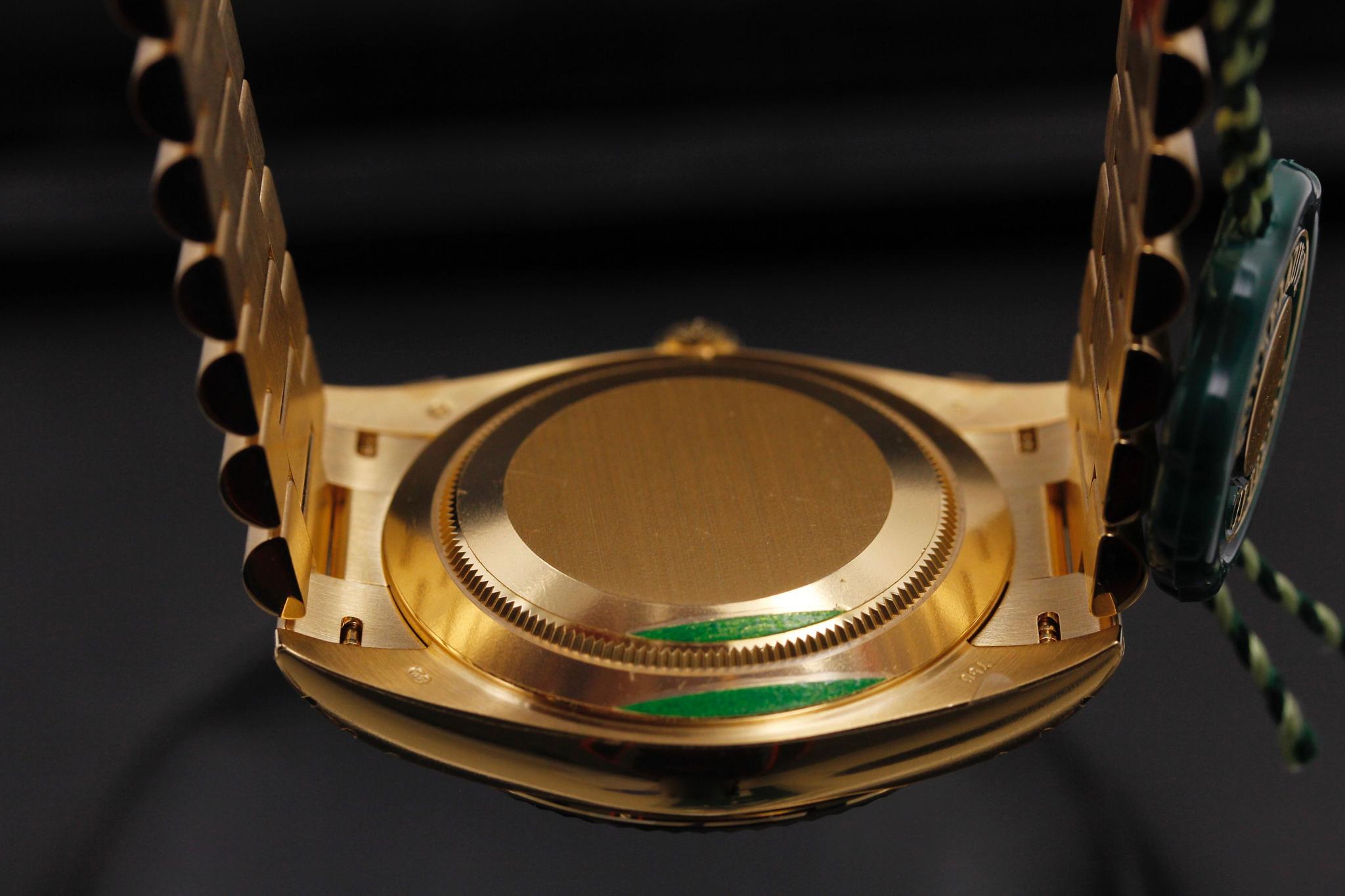 Watch Image 7