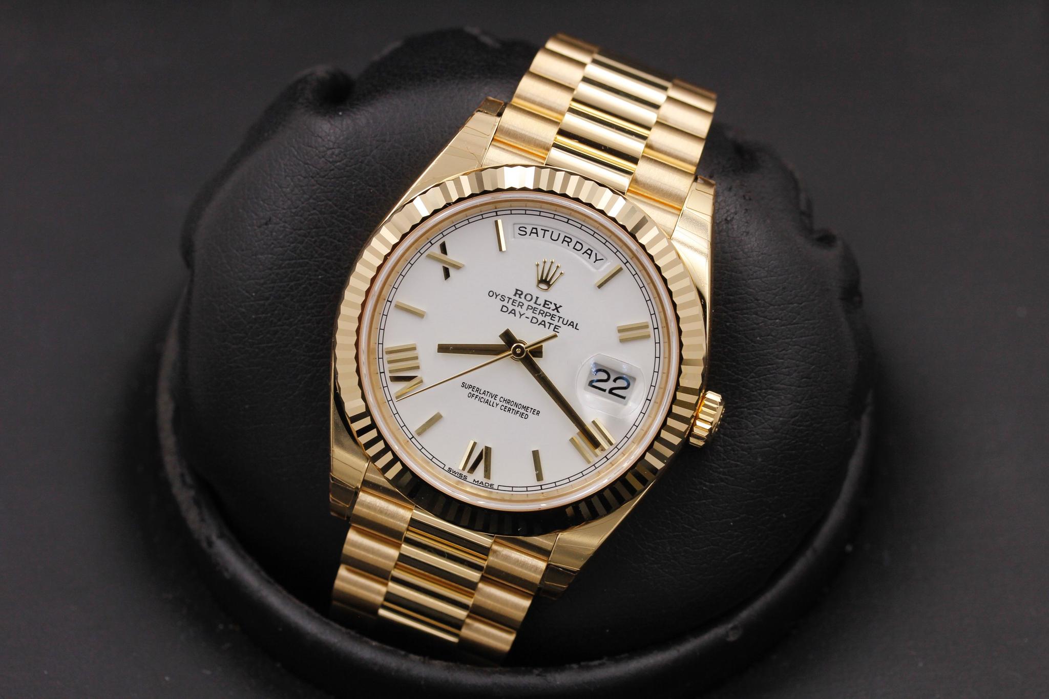 Watch Image 10
