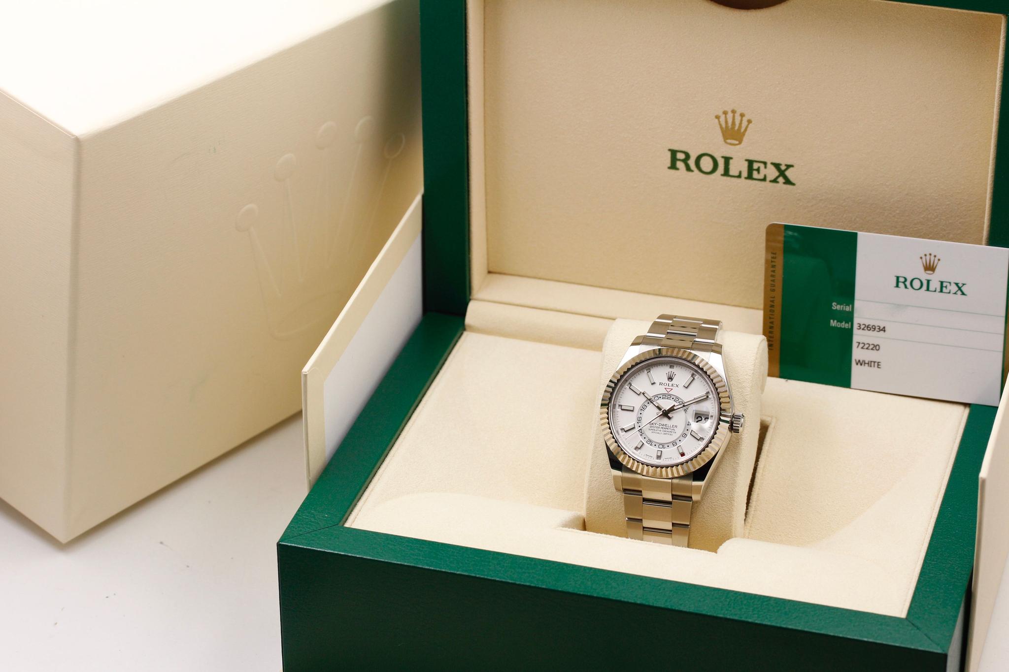 Watch Image 11