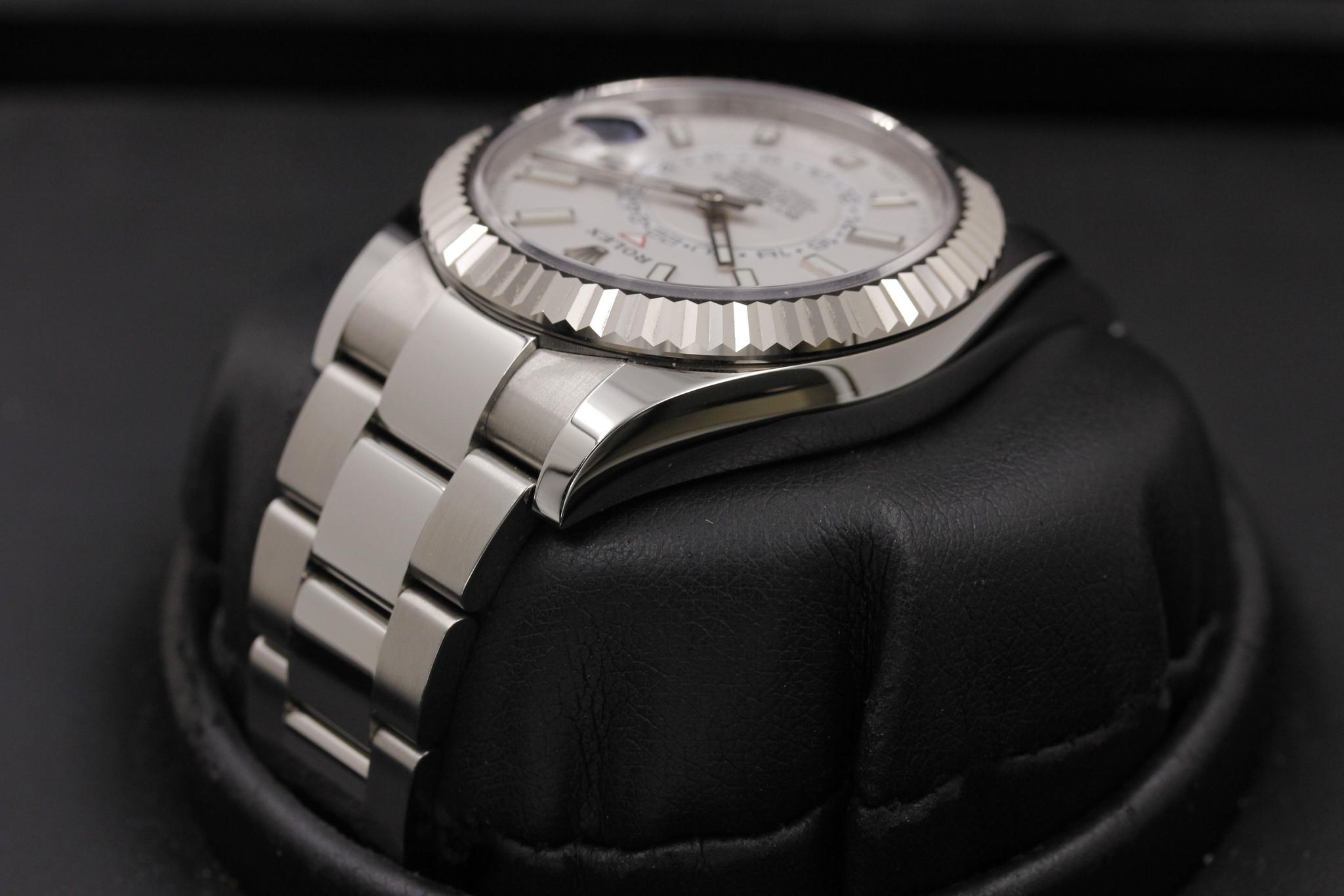Watch Image 5
