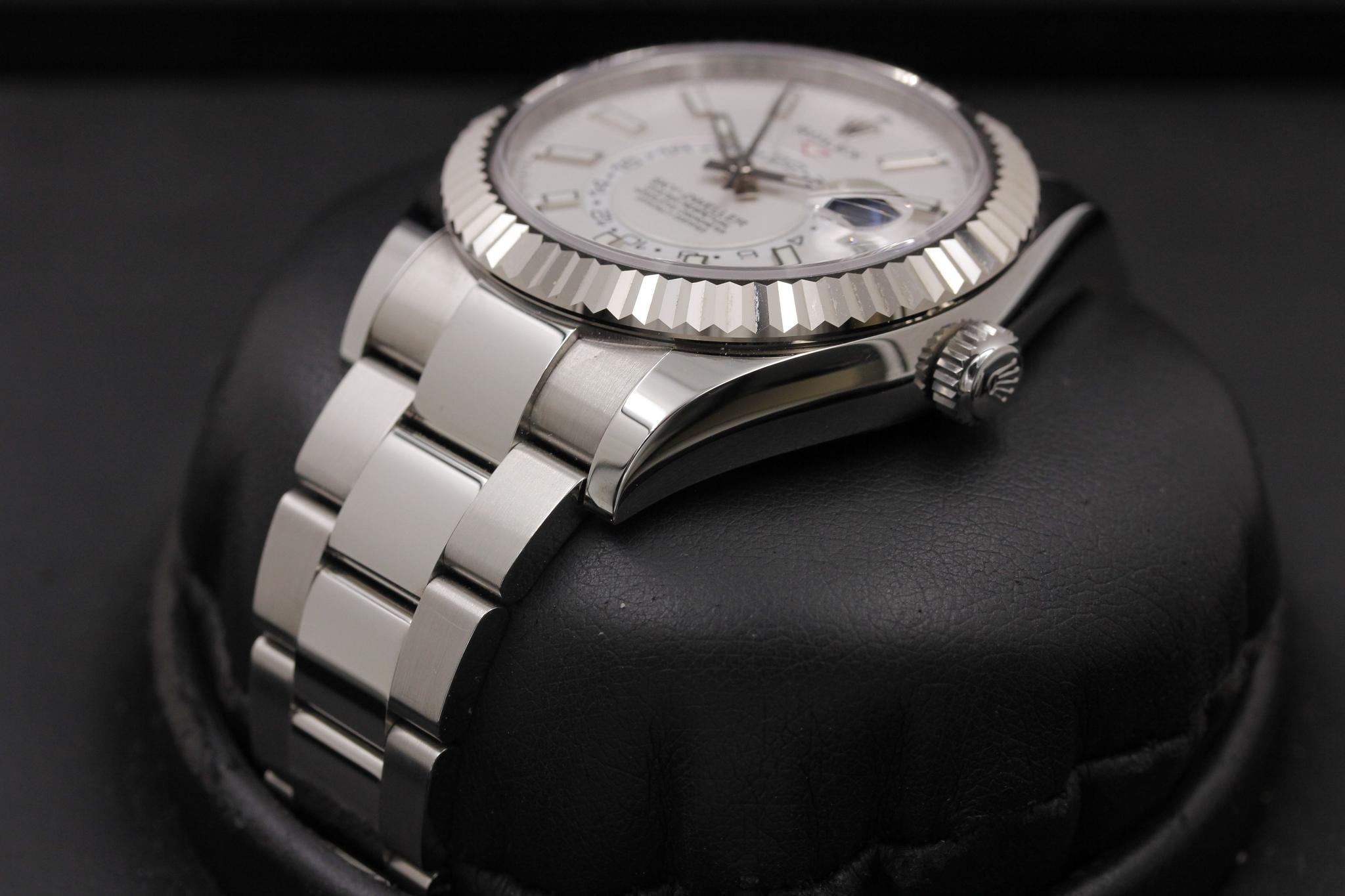 Watch Image 2