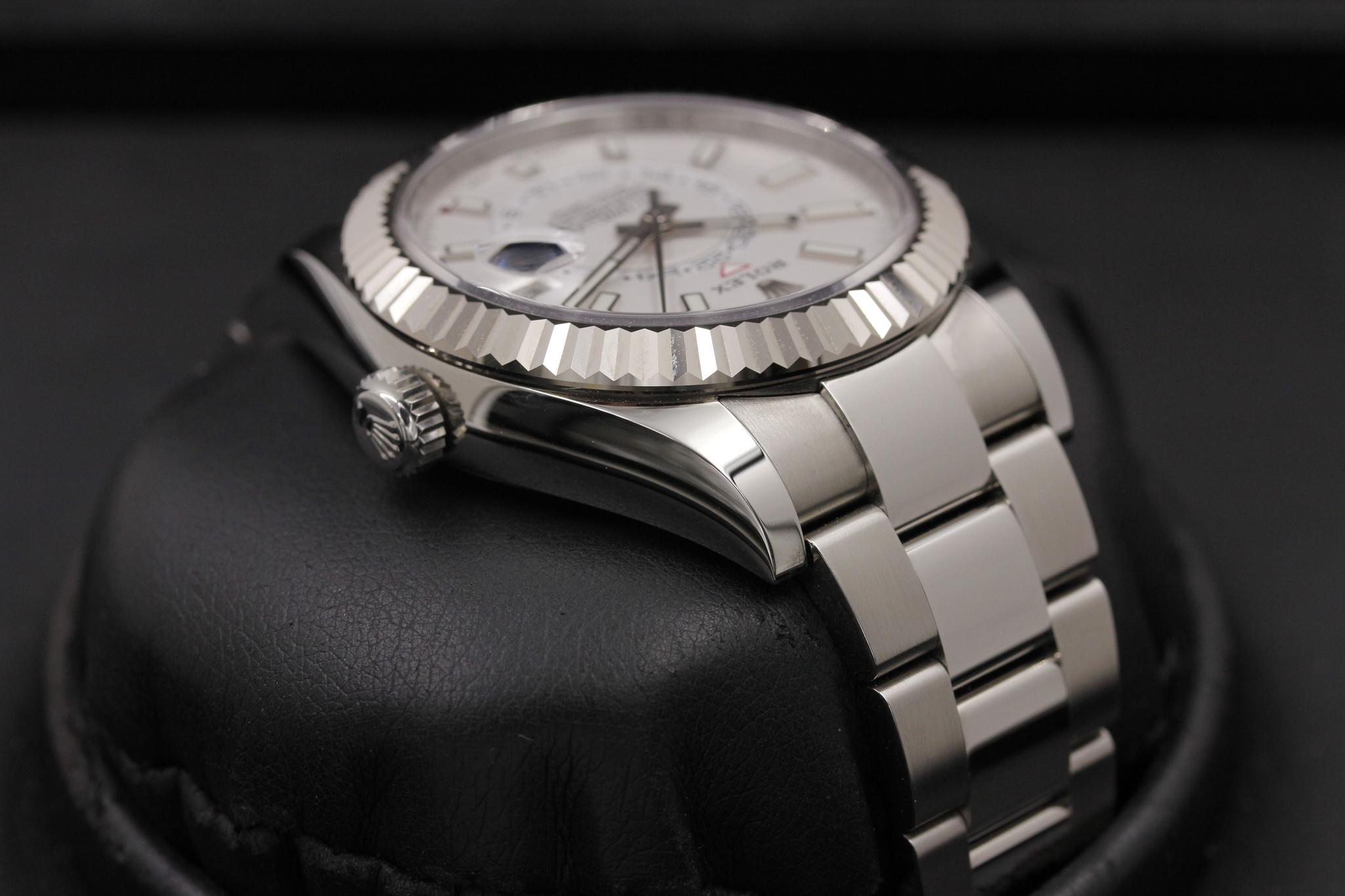 Watch Image 4