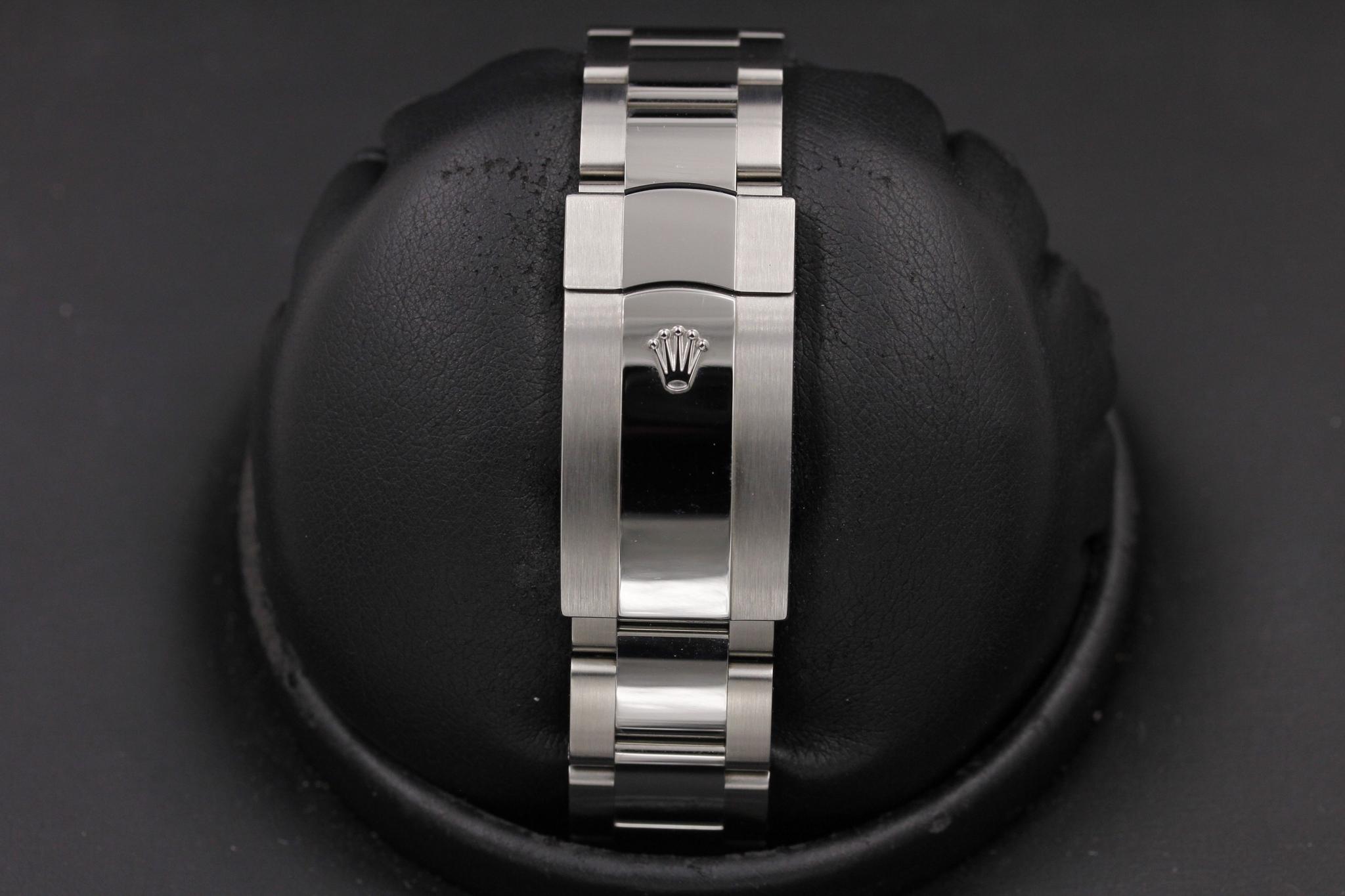 Watch Image 8