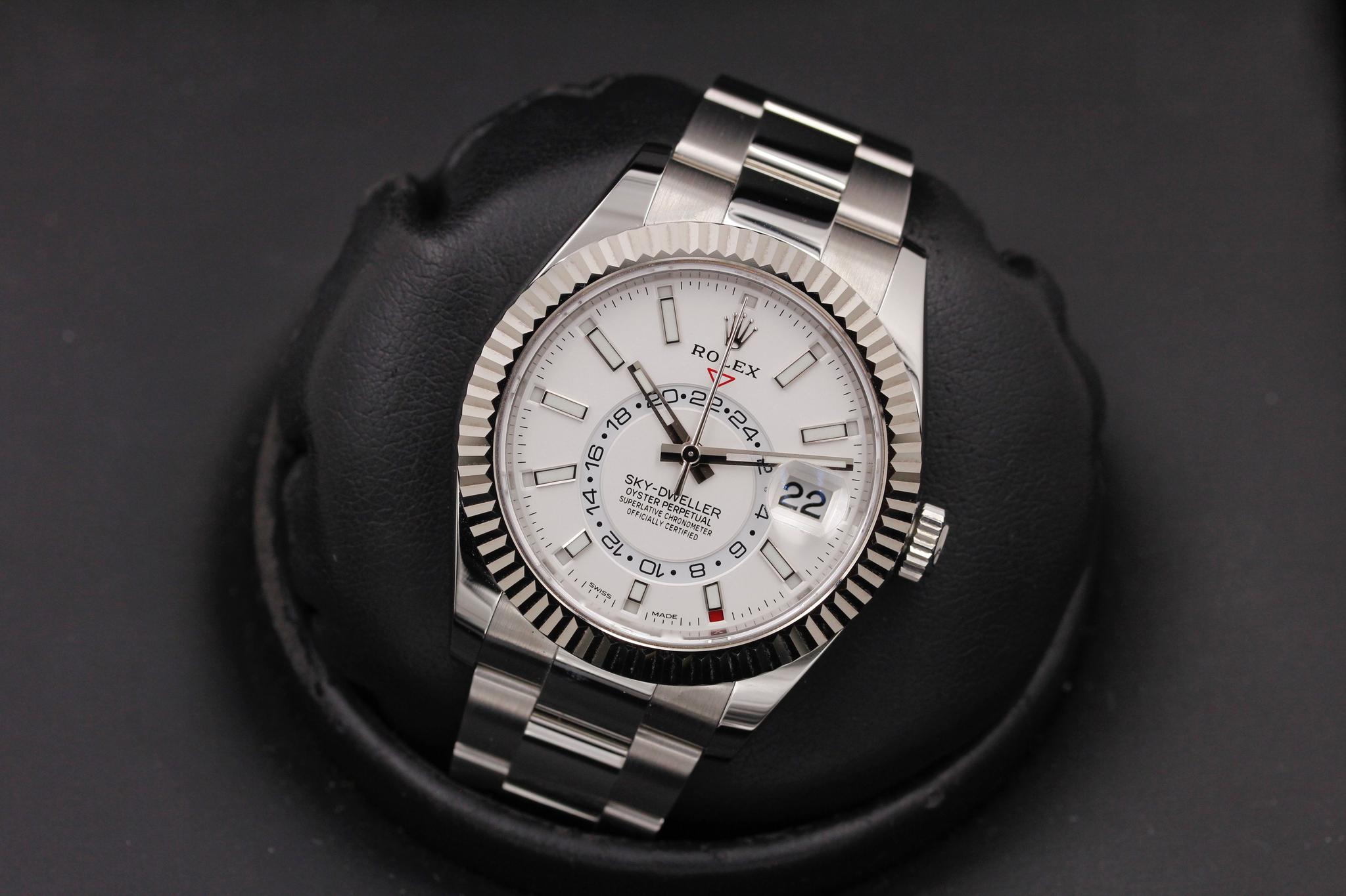 Watch Image 10