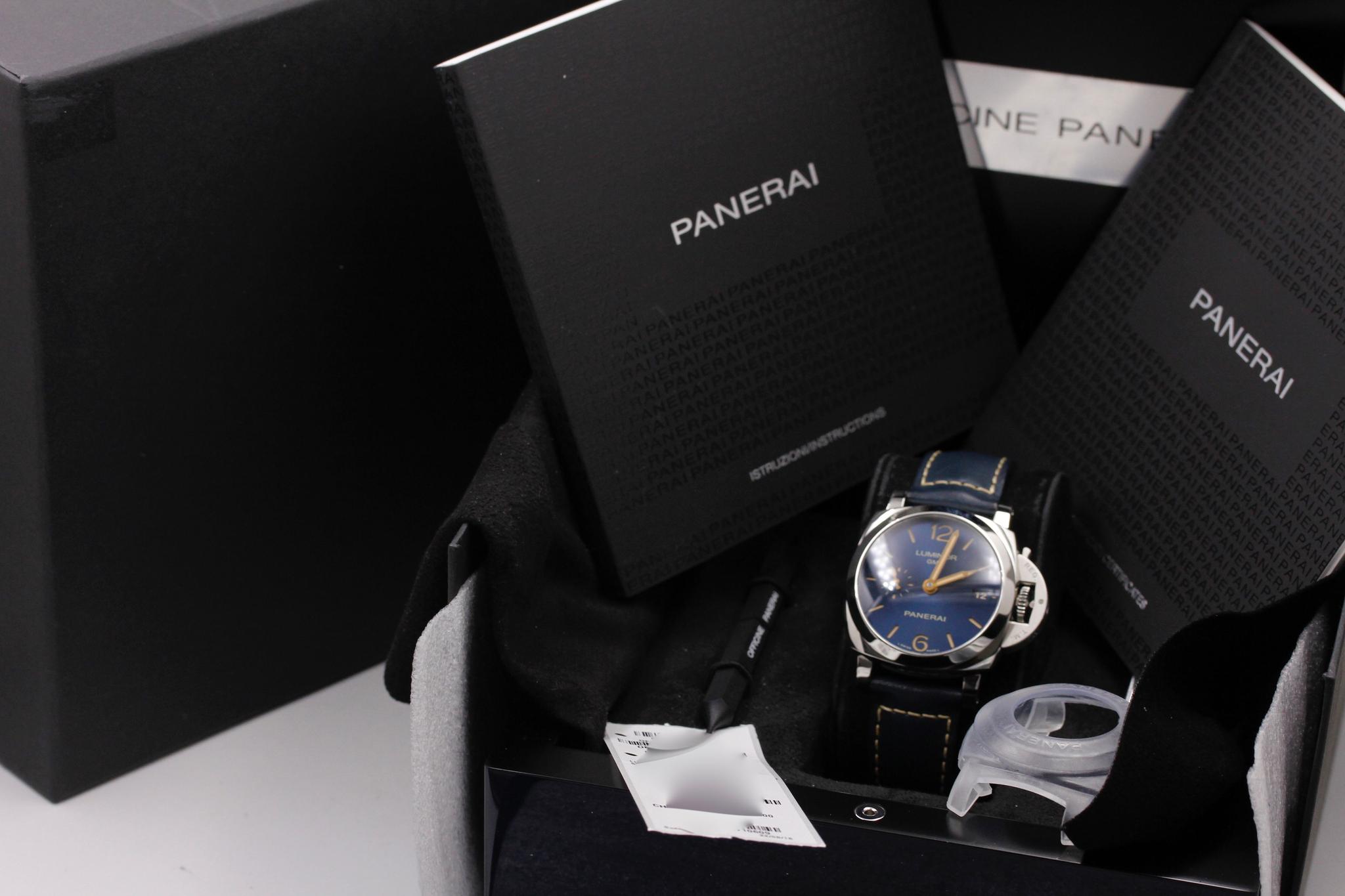 Watch Image 12