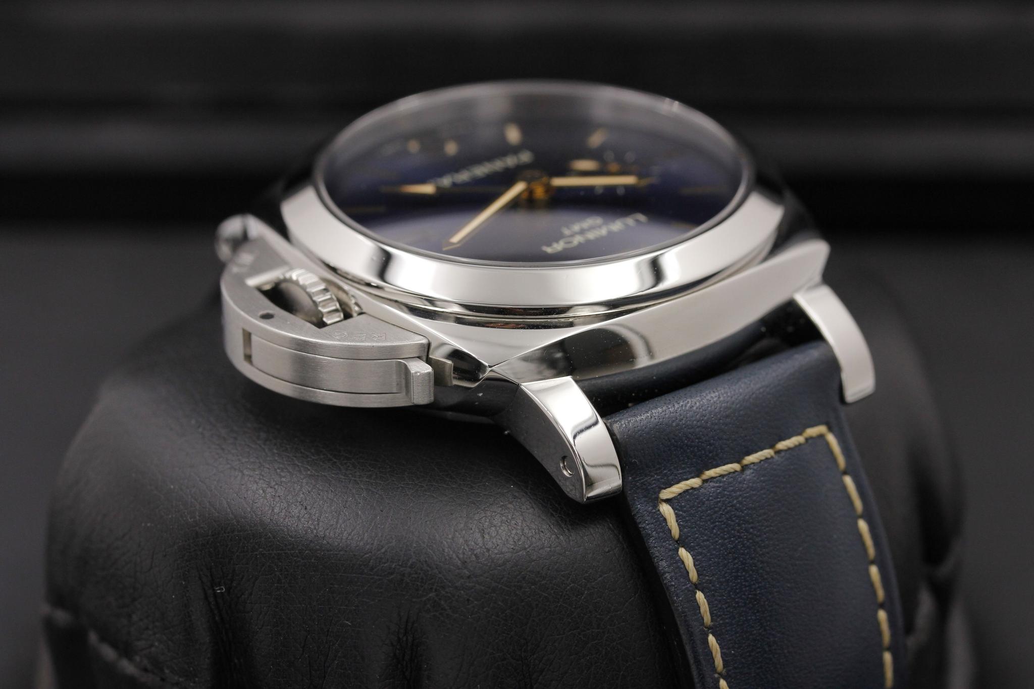 Watch Image 4