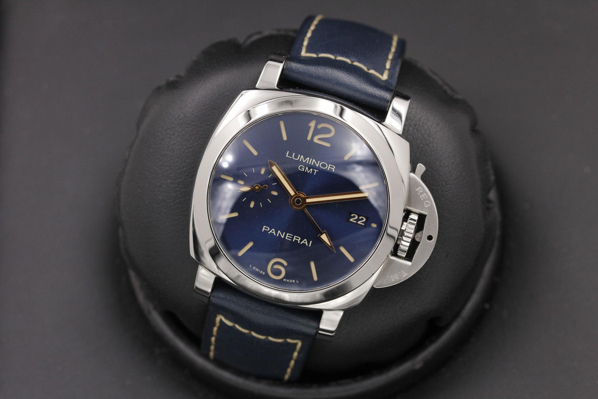 Watch Image 10