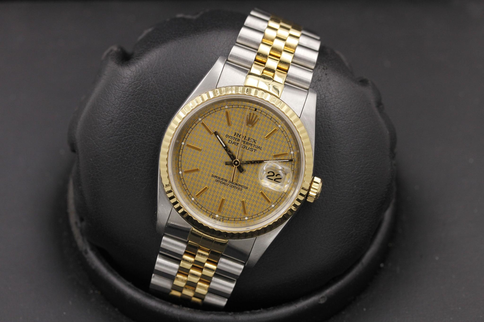 Watch Image 10