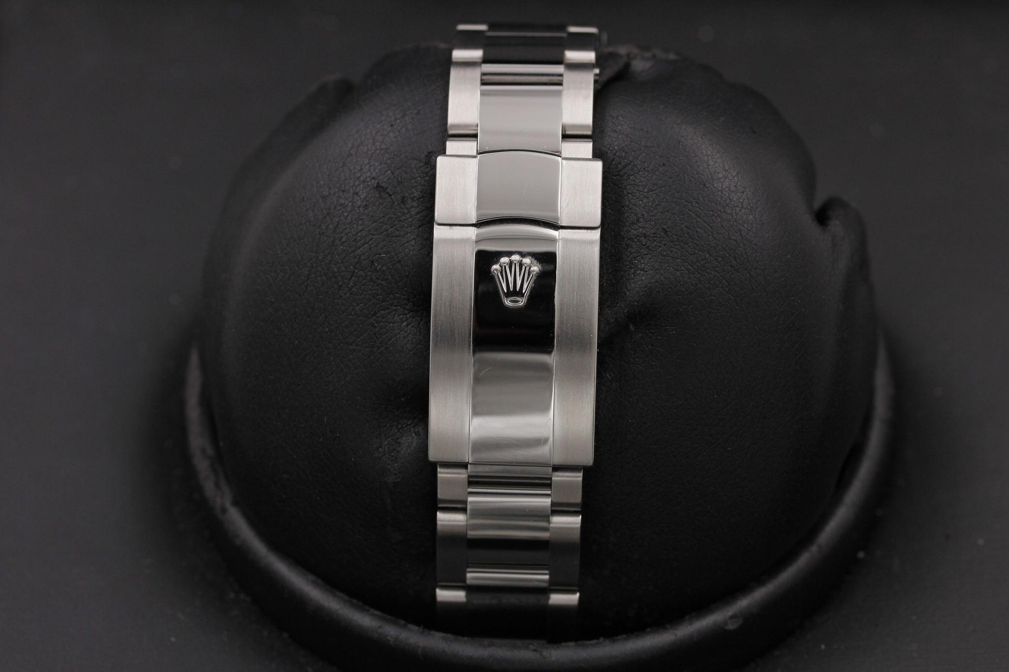 Watch Image 7
