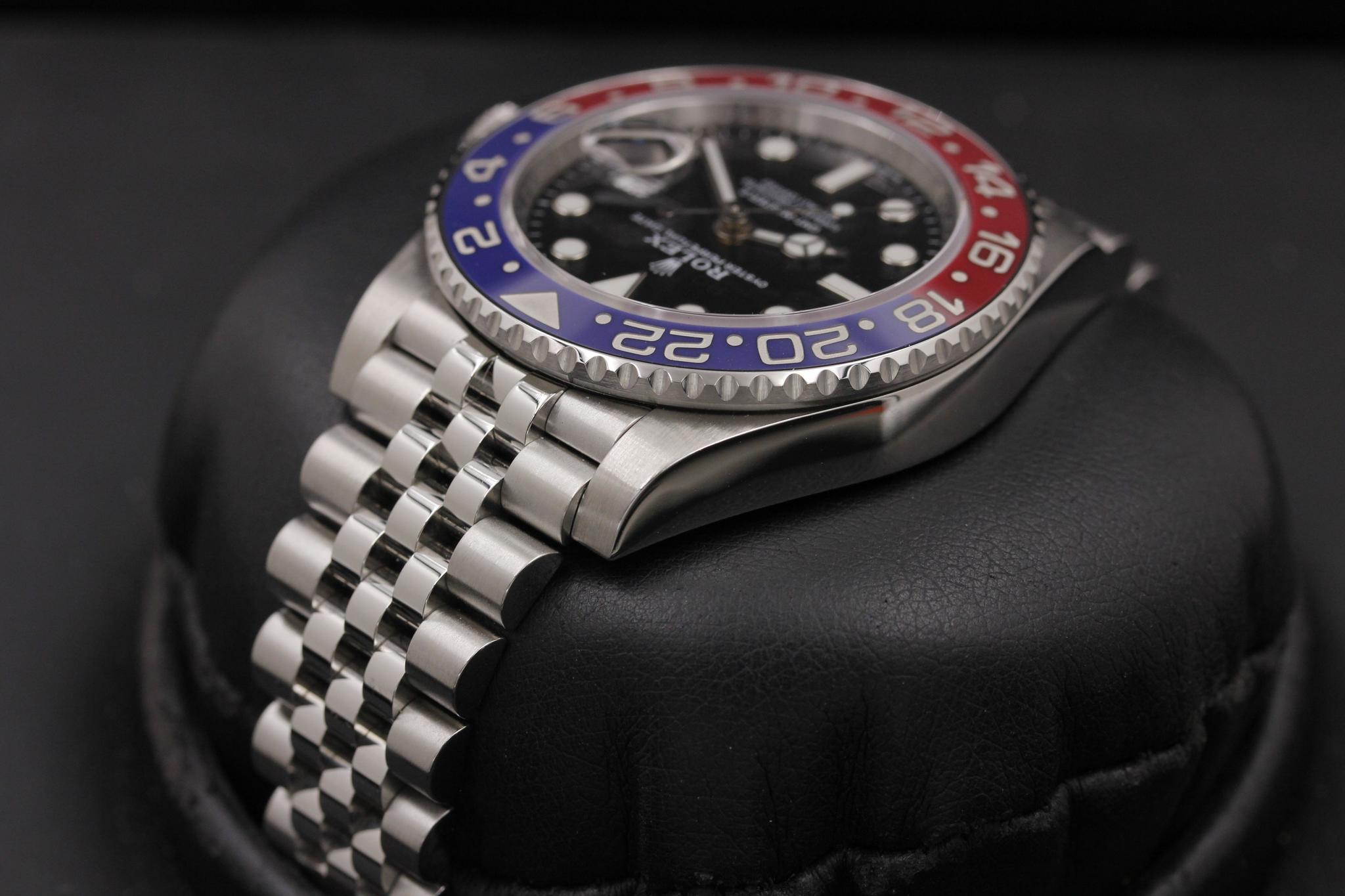 Watch Image 5