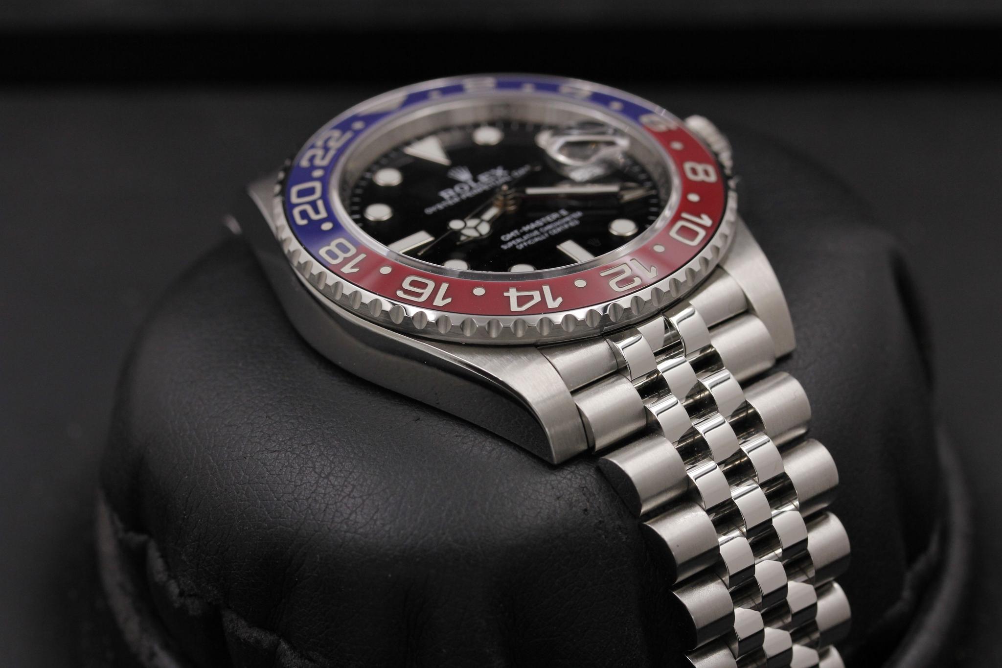 Watch Image 6