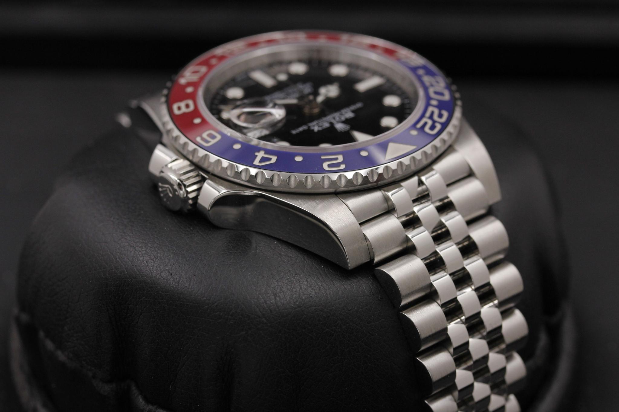 Watch Image 4
