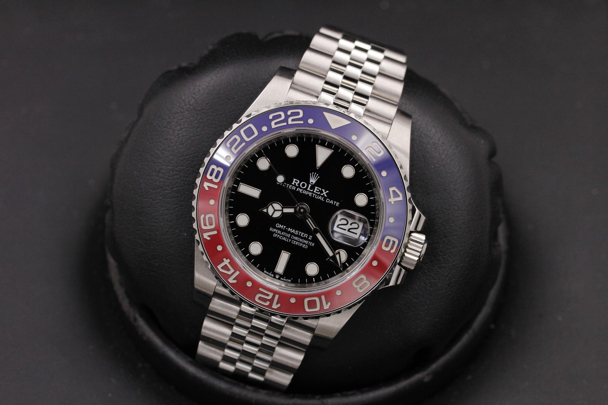 Watch Image 10