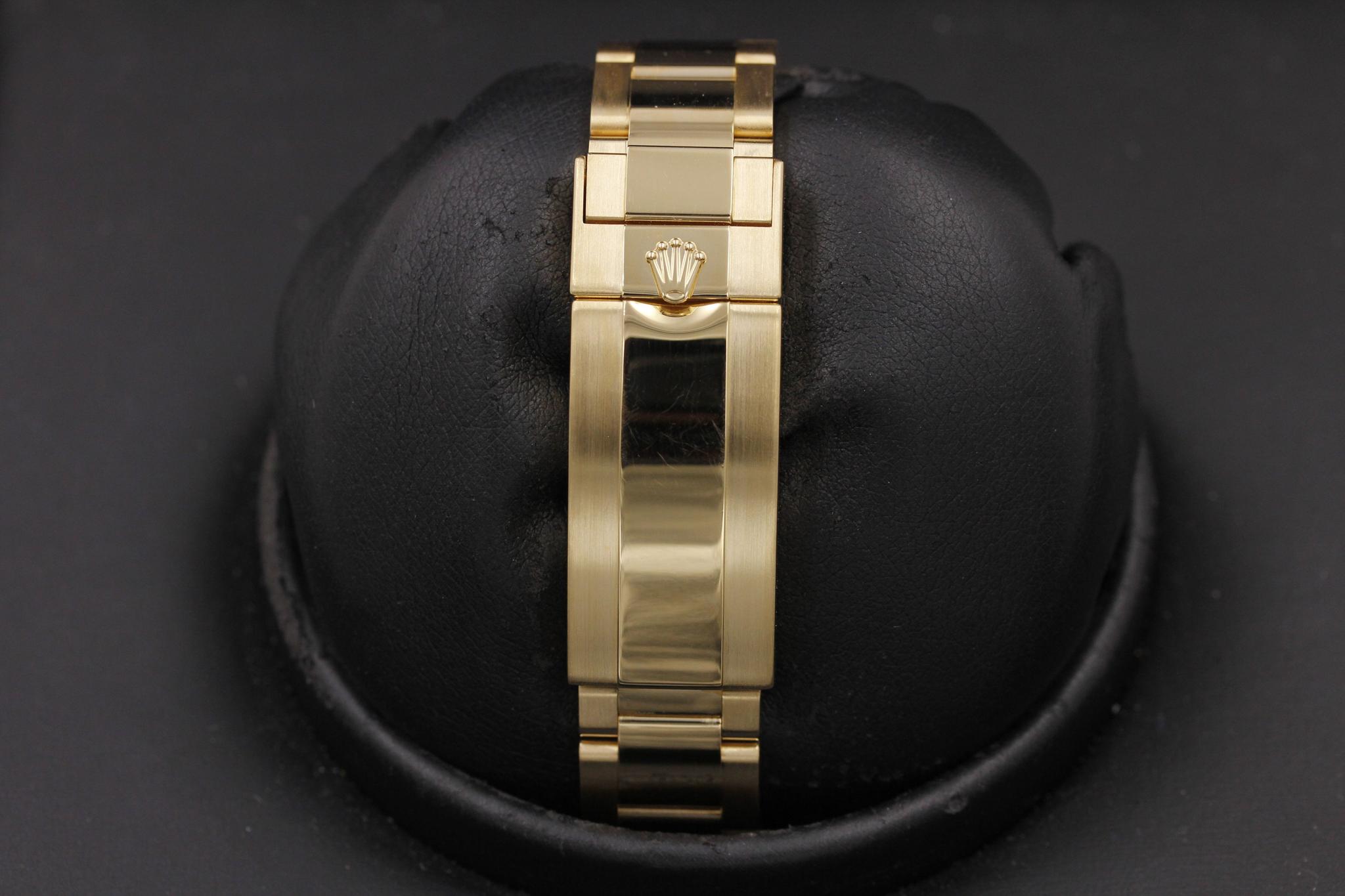 Watch Image 8