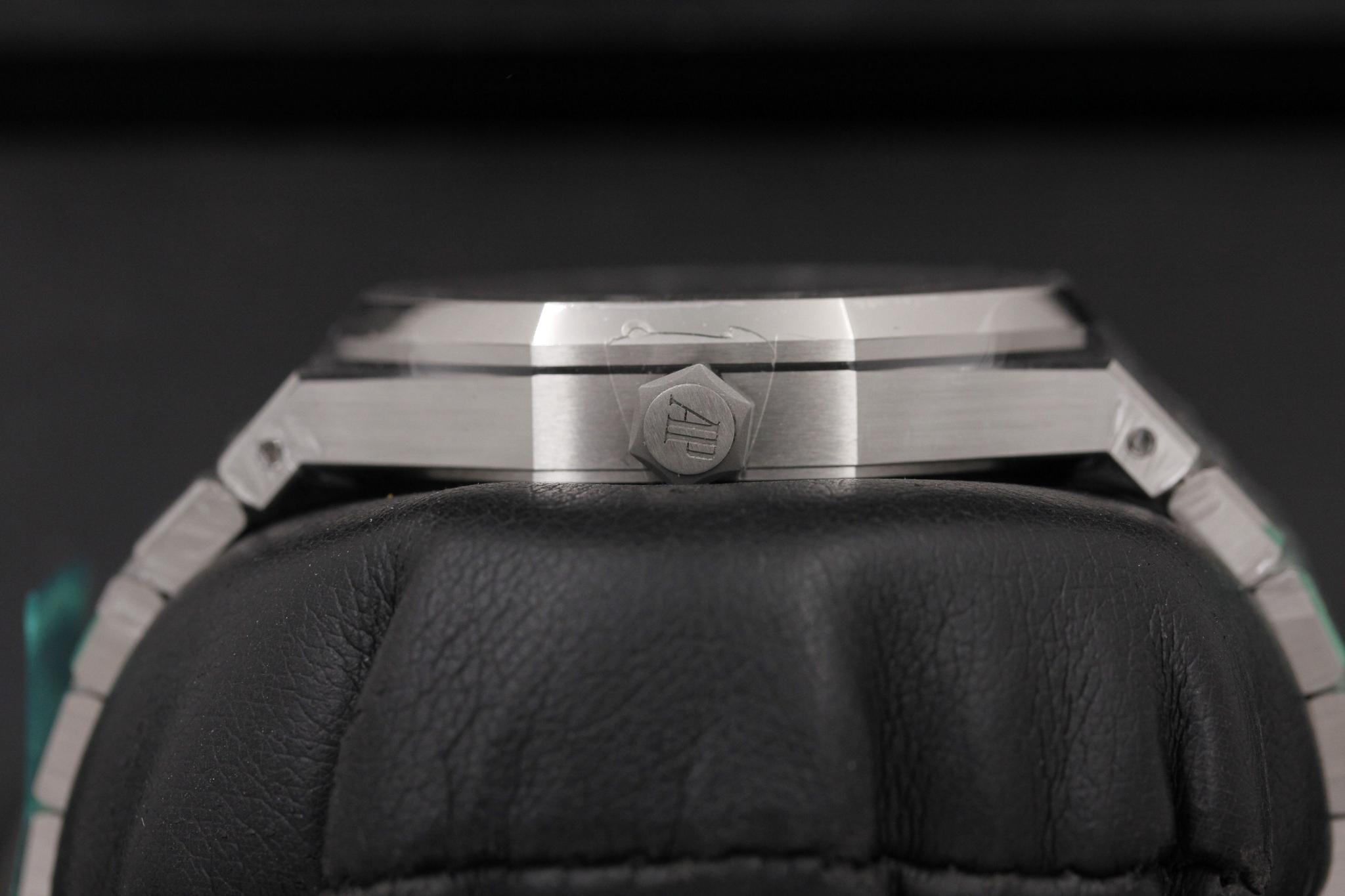 Watch Image 3