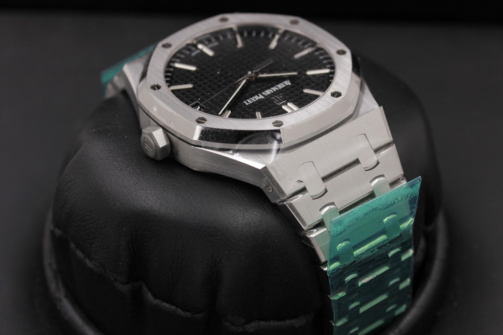 Watch Image 4