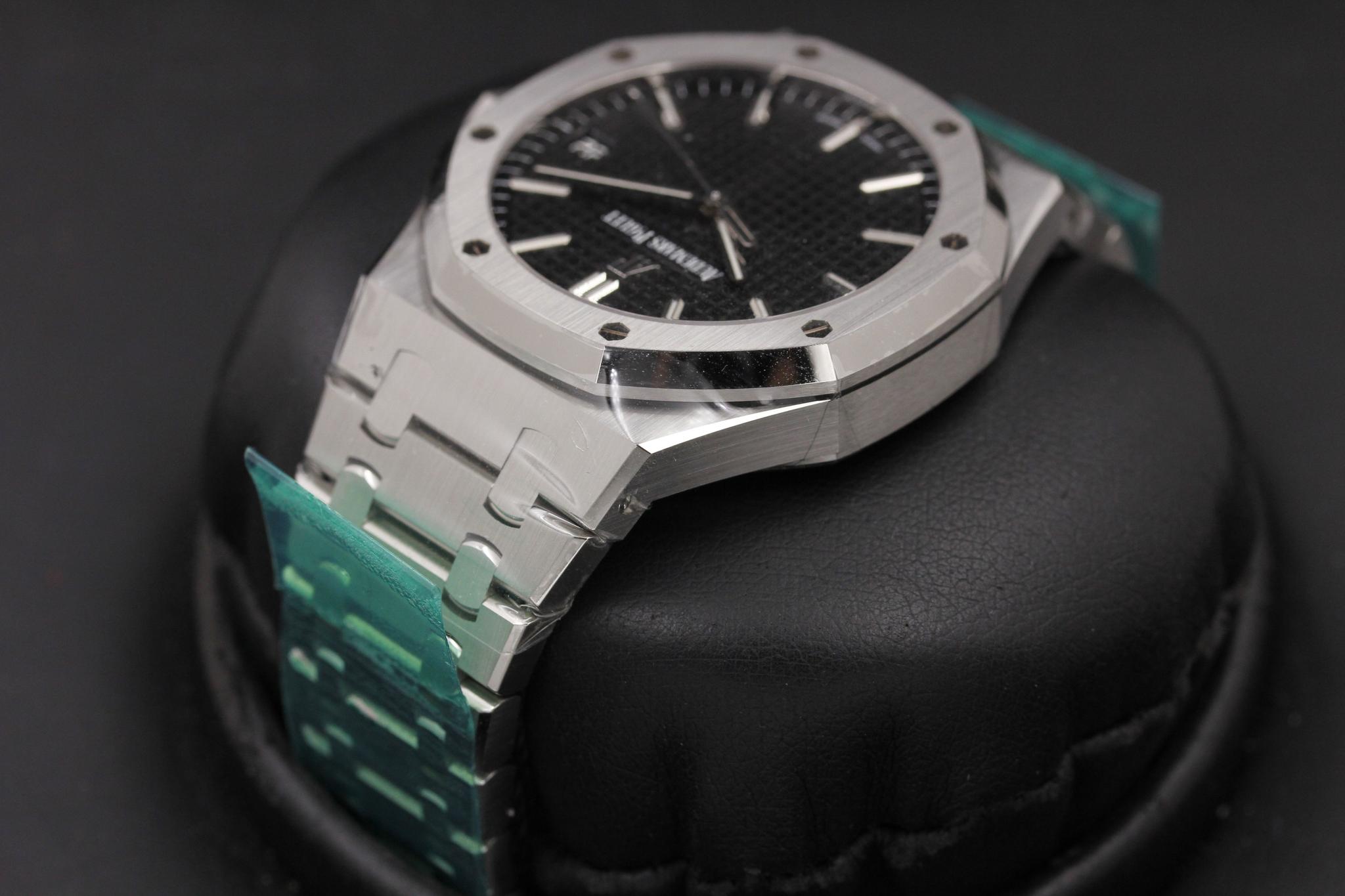 Watch Image 5