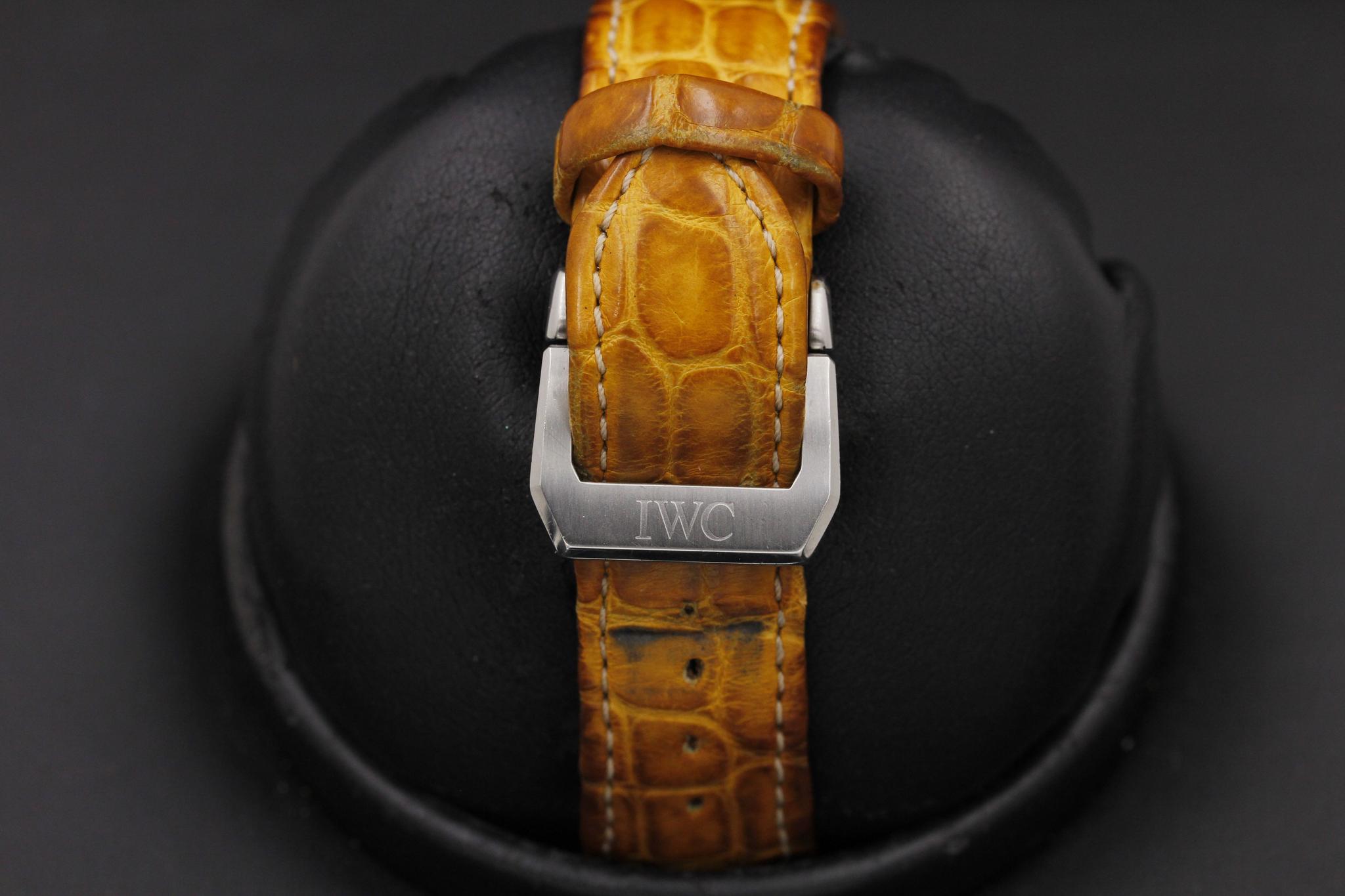Watch Image 8
