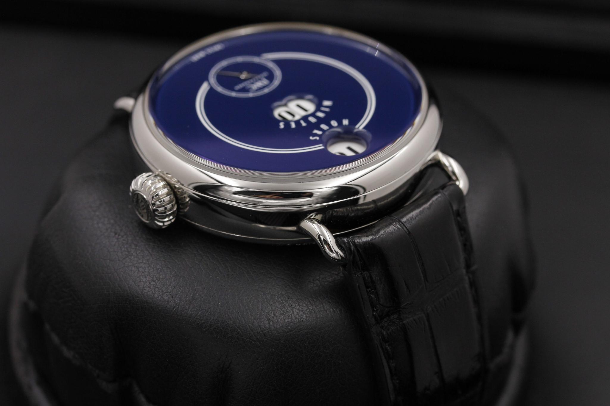 Watch Image 4