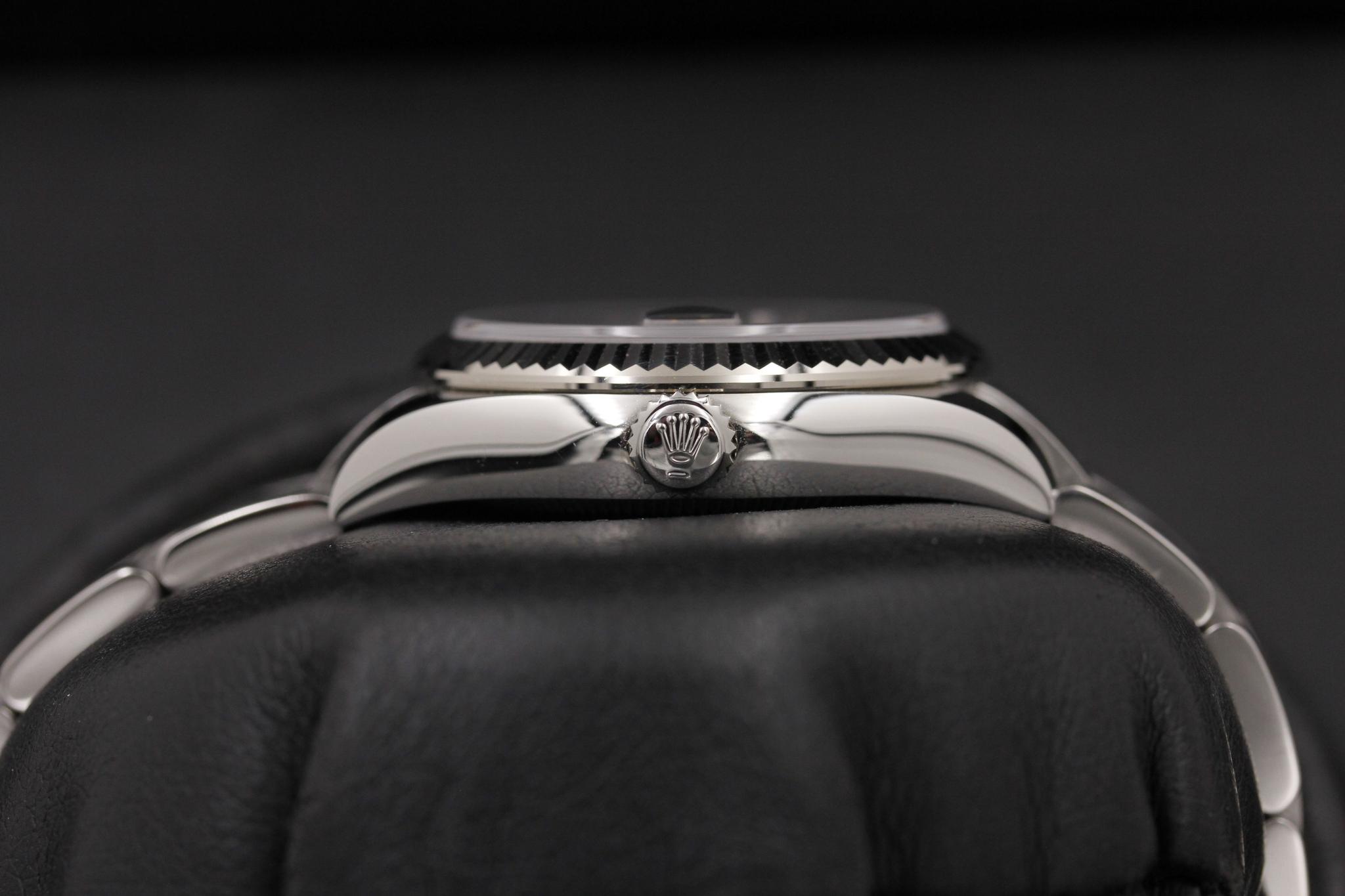 Watch Image 3
