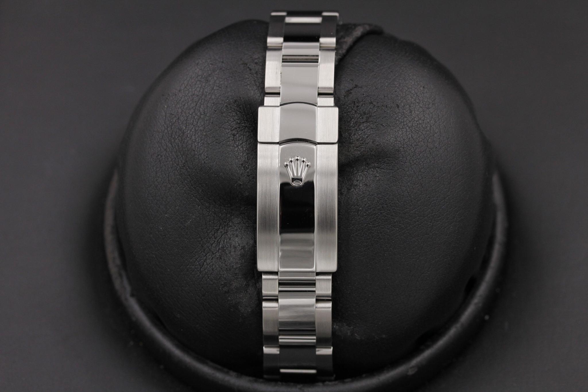 Watch Image 8