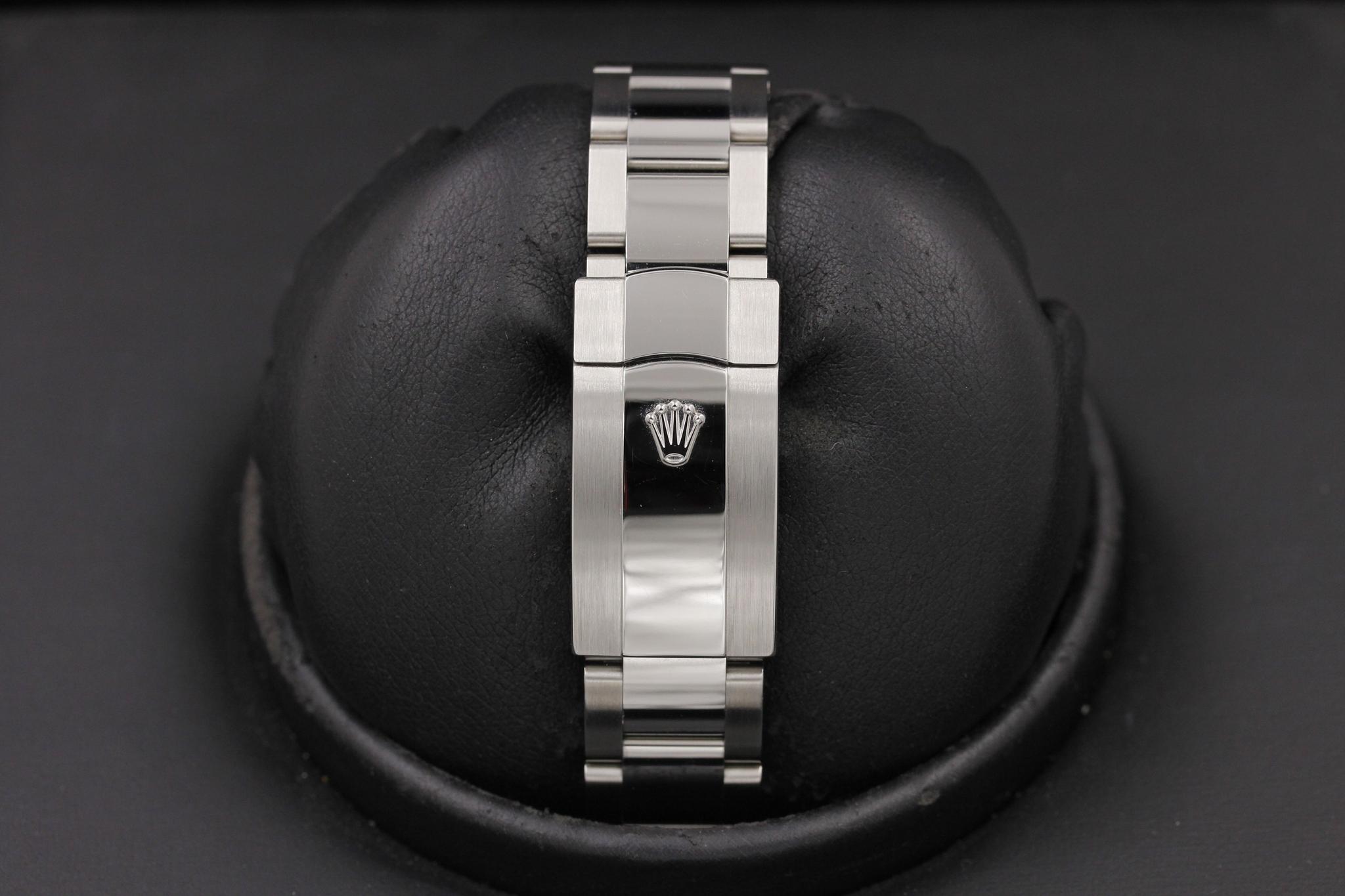 Watch Image 8