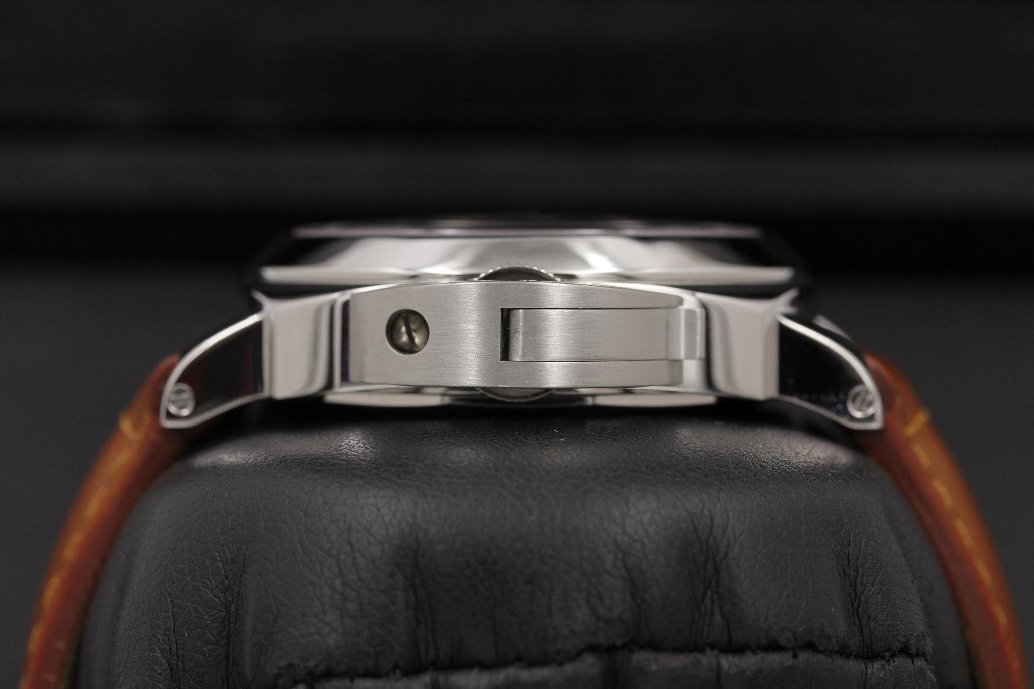 Watch Image 3