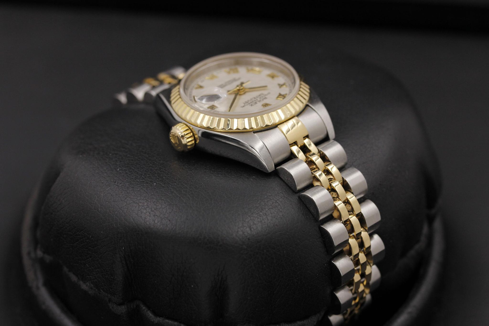 Watch Image 4