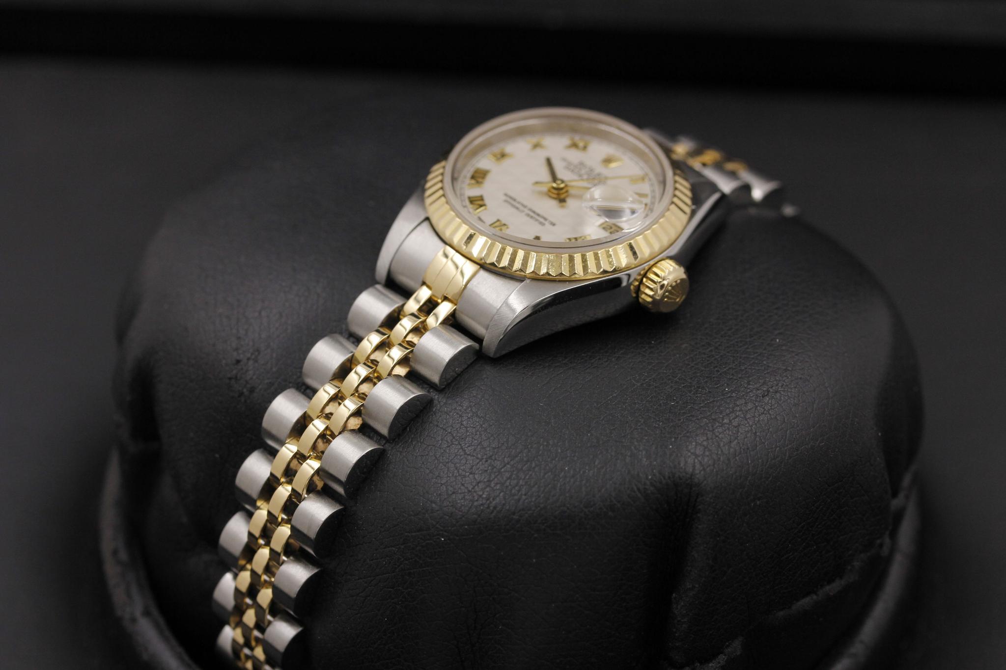 Watch Image 2