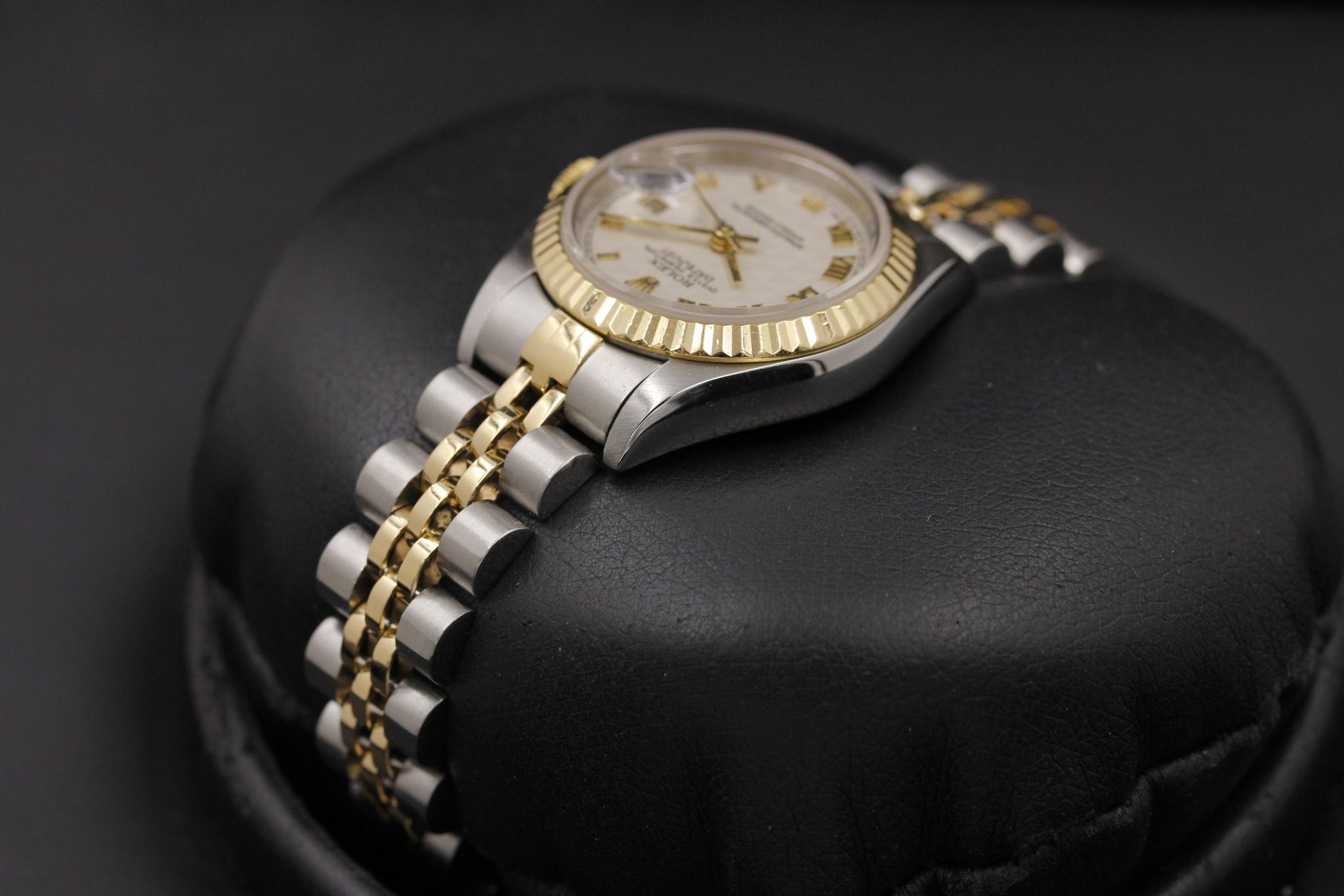 Watch Image 5