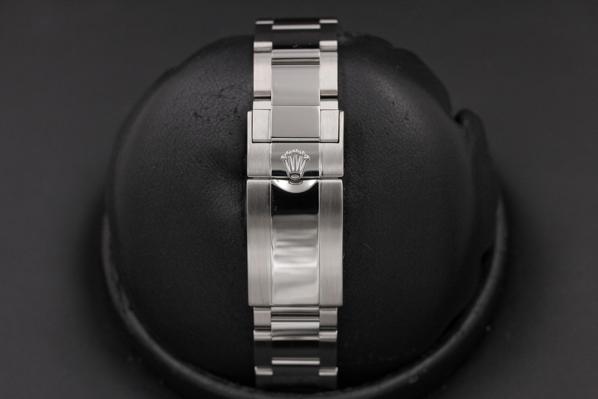Watch Image 8