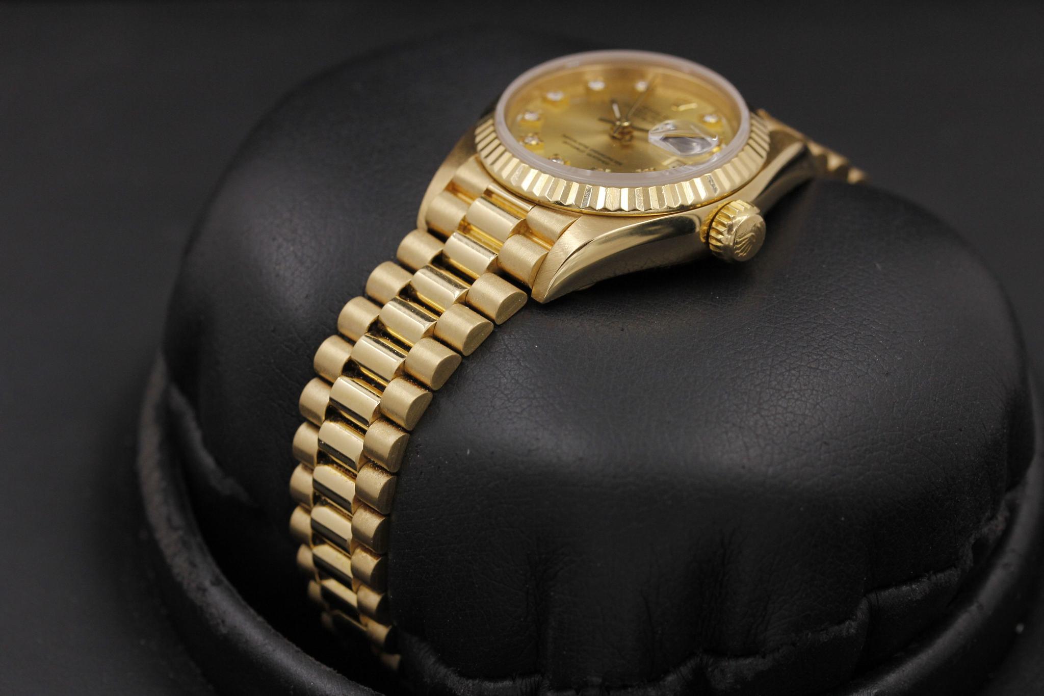 Watch Image 2