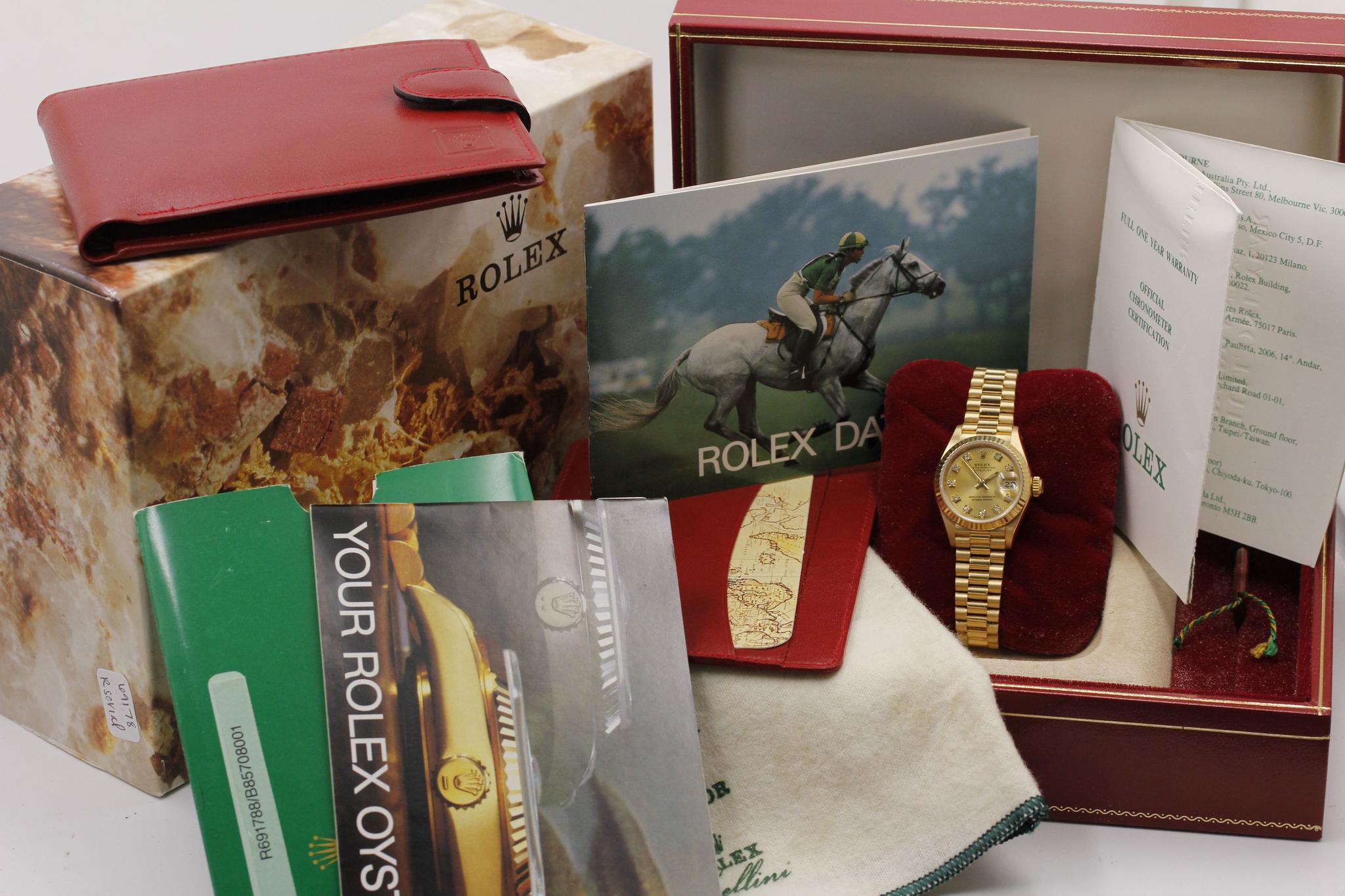Watch Image 13