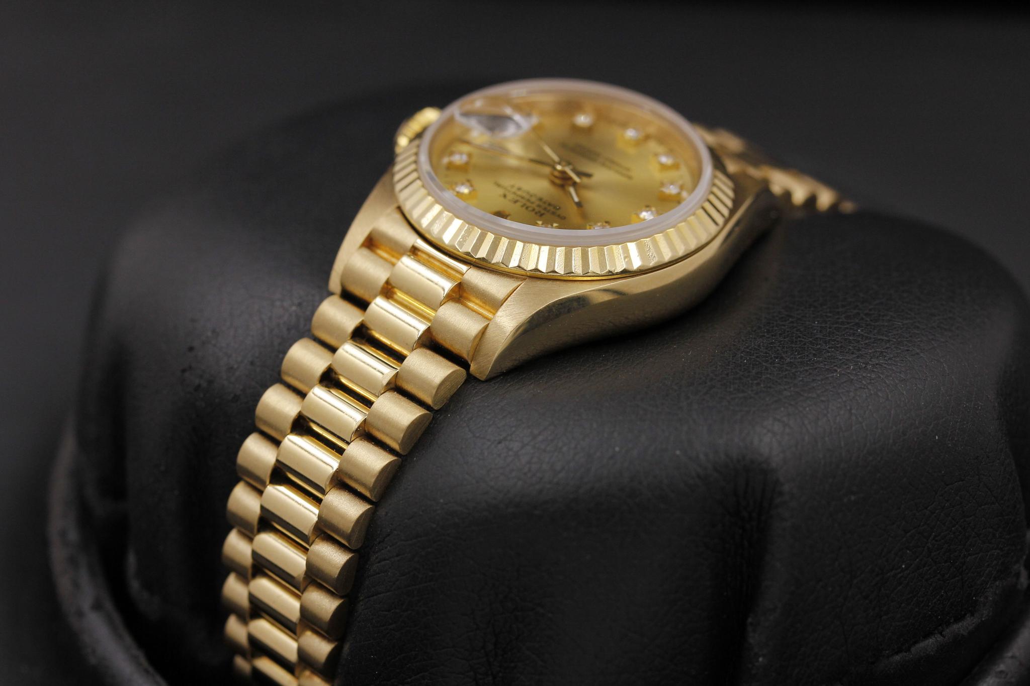 Watch Image 5