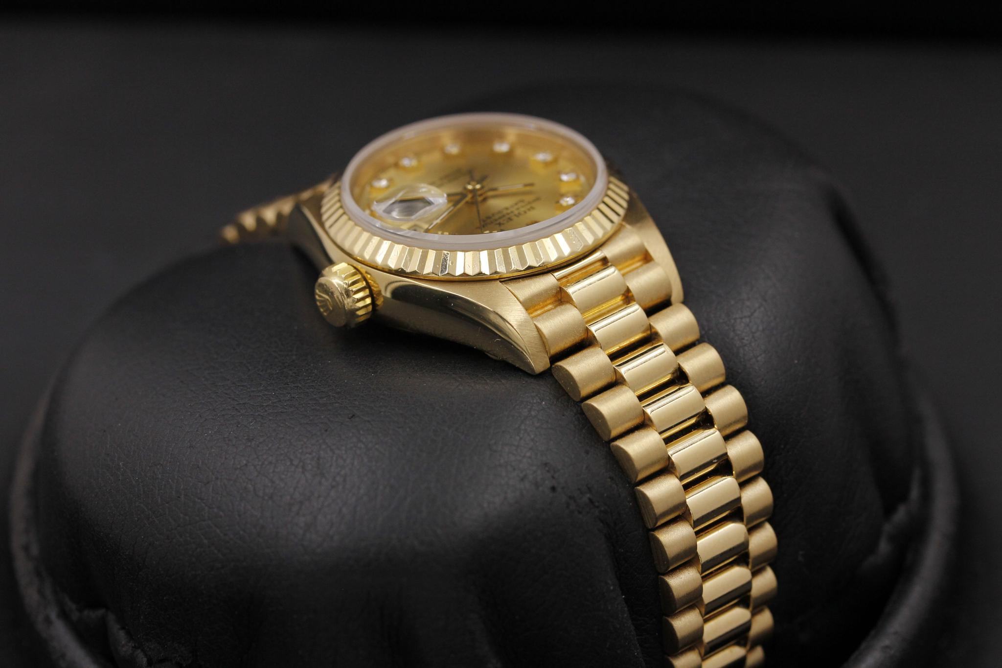 Watch Image 4