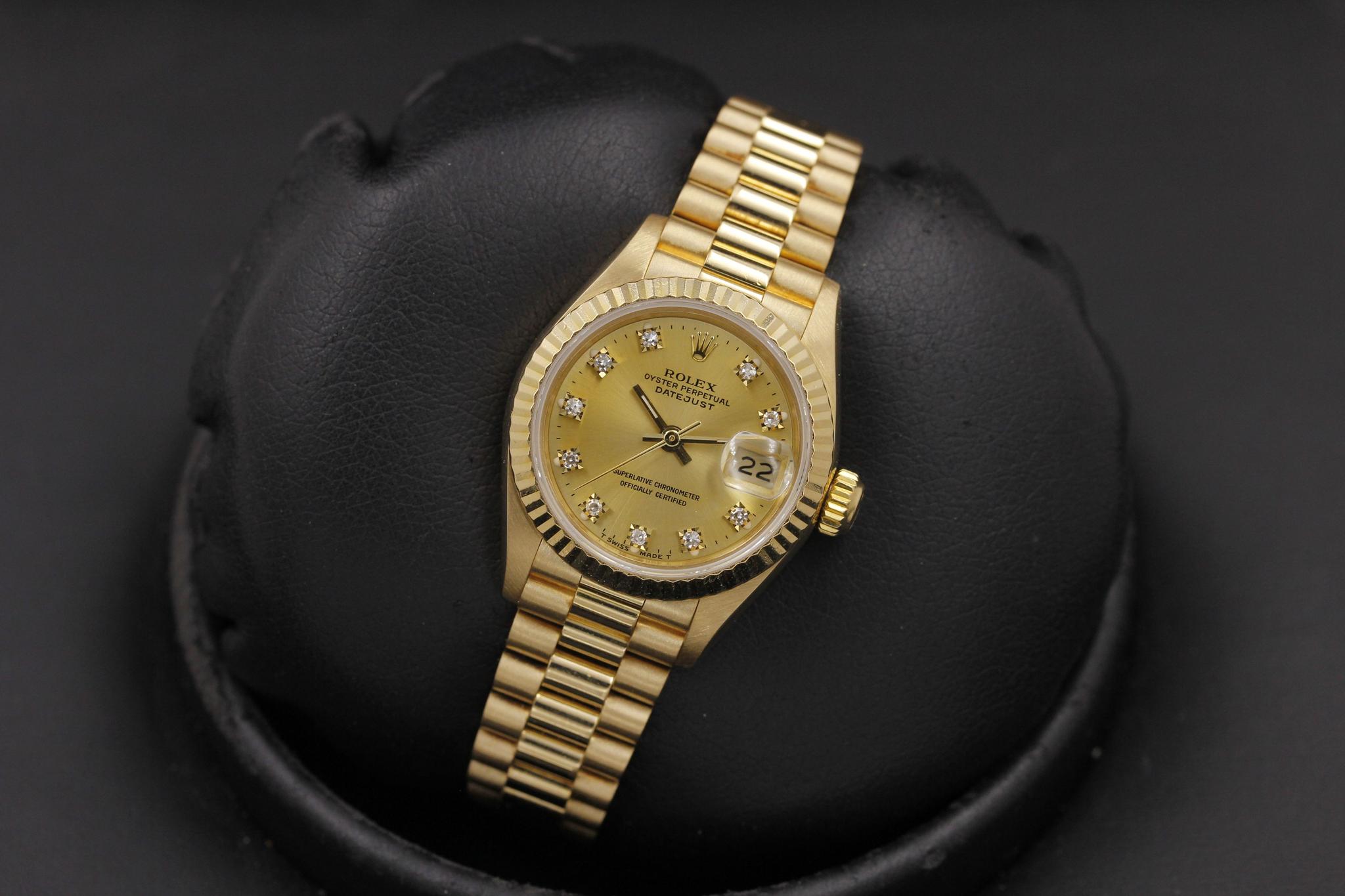 Watch Image 11