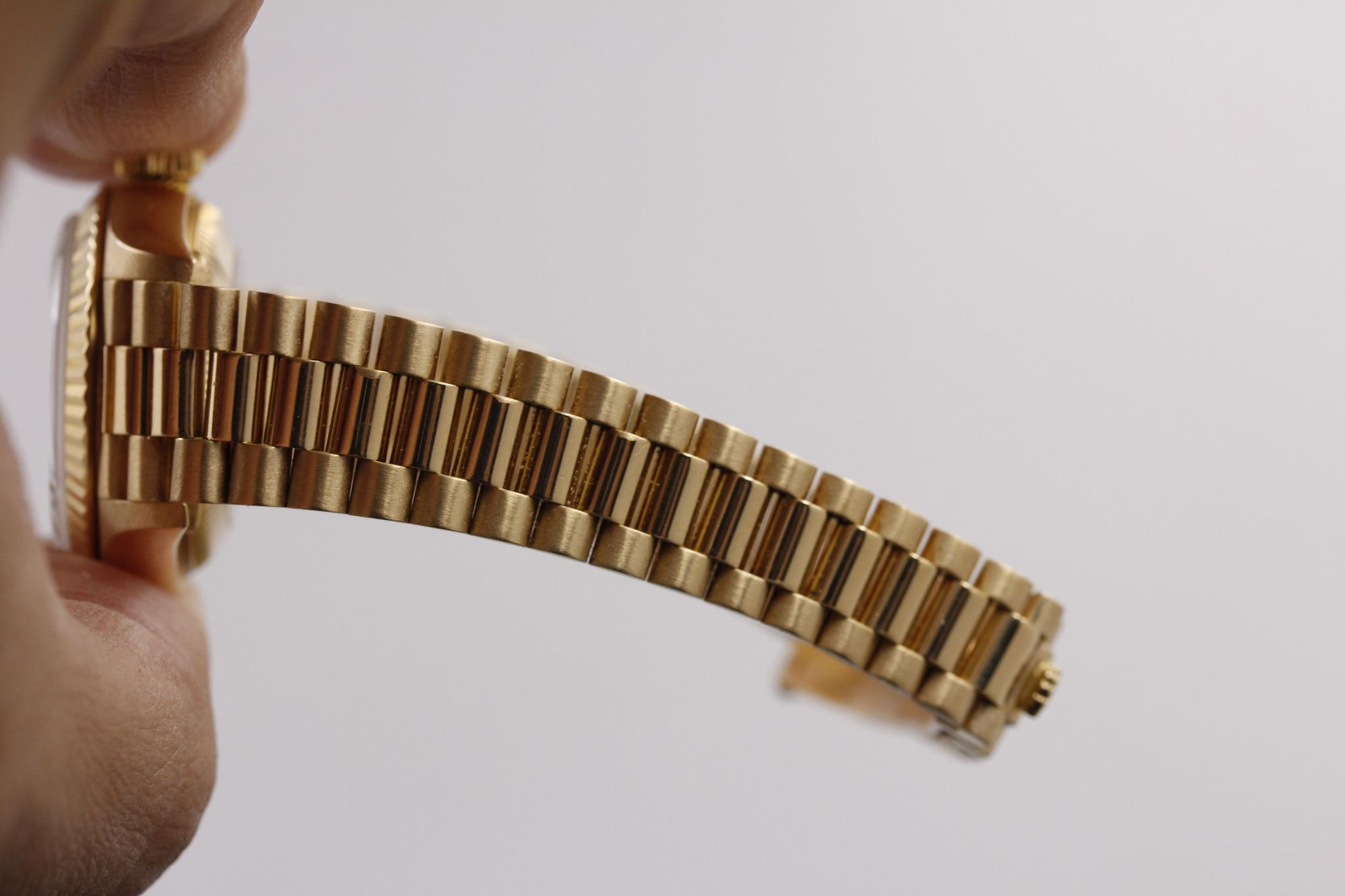Watch Image 9